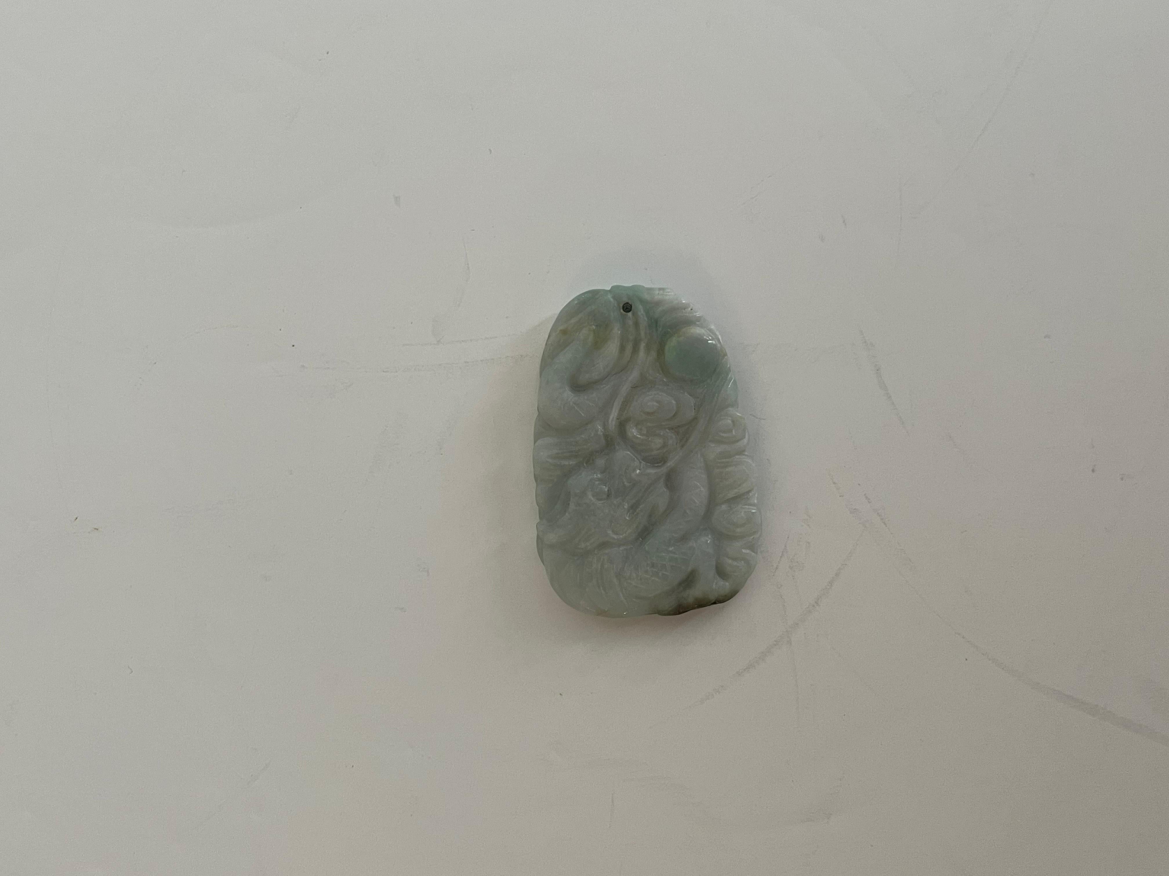 Pendentif chinois en jade, jadéite et néphrite finement sculpté à la main, 19e siècle Qing en vente 3