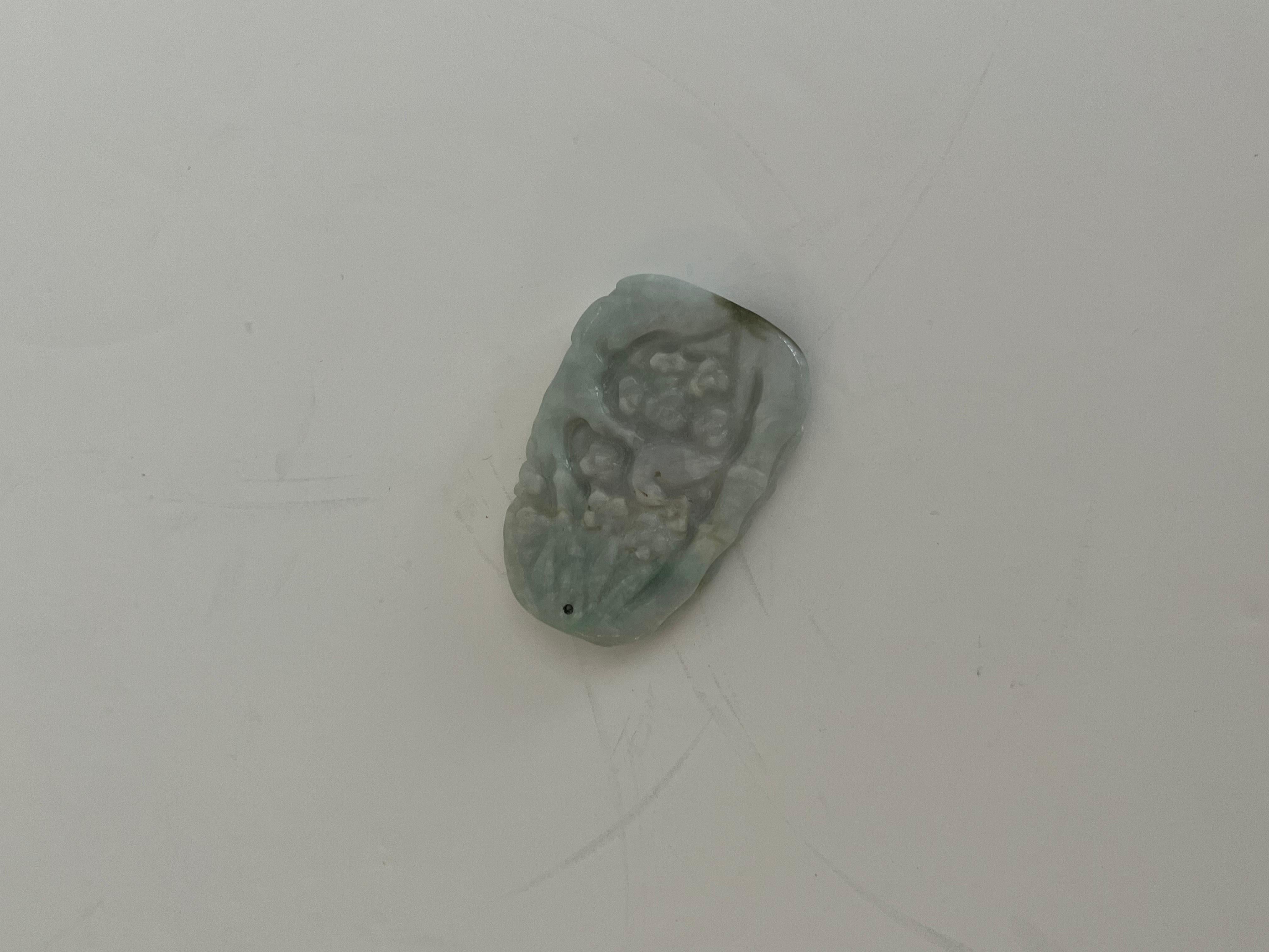 Pendentif chinois en jade, jadéite et néphrite finement sculpté à la main, 19e siècle Qing en vente 8