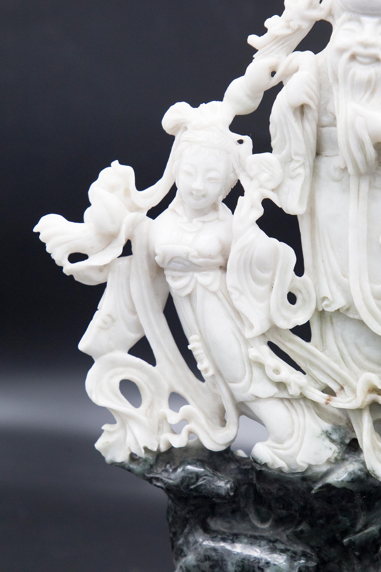 Chinese Jade Statue of a Confucian Sage In Good Condition For Sale In Milano, IT