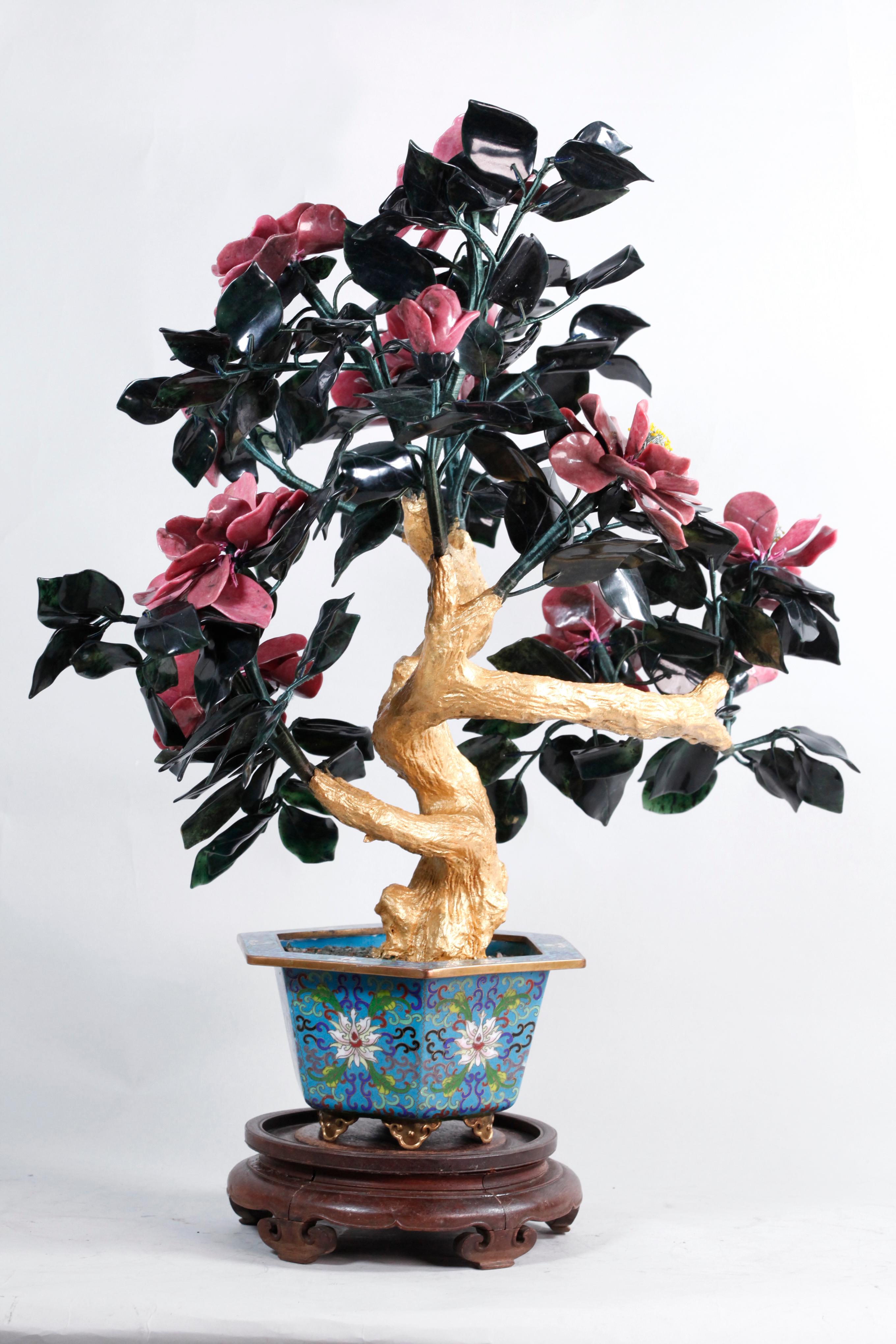 Árbol floral chino de jade/piedra en maceta de cloisonné Chino en venta