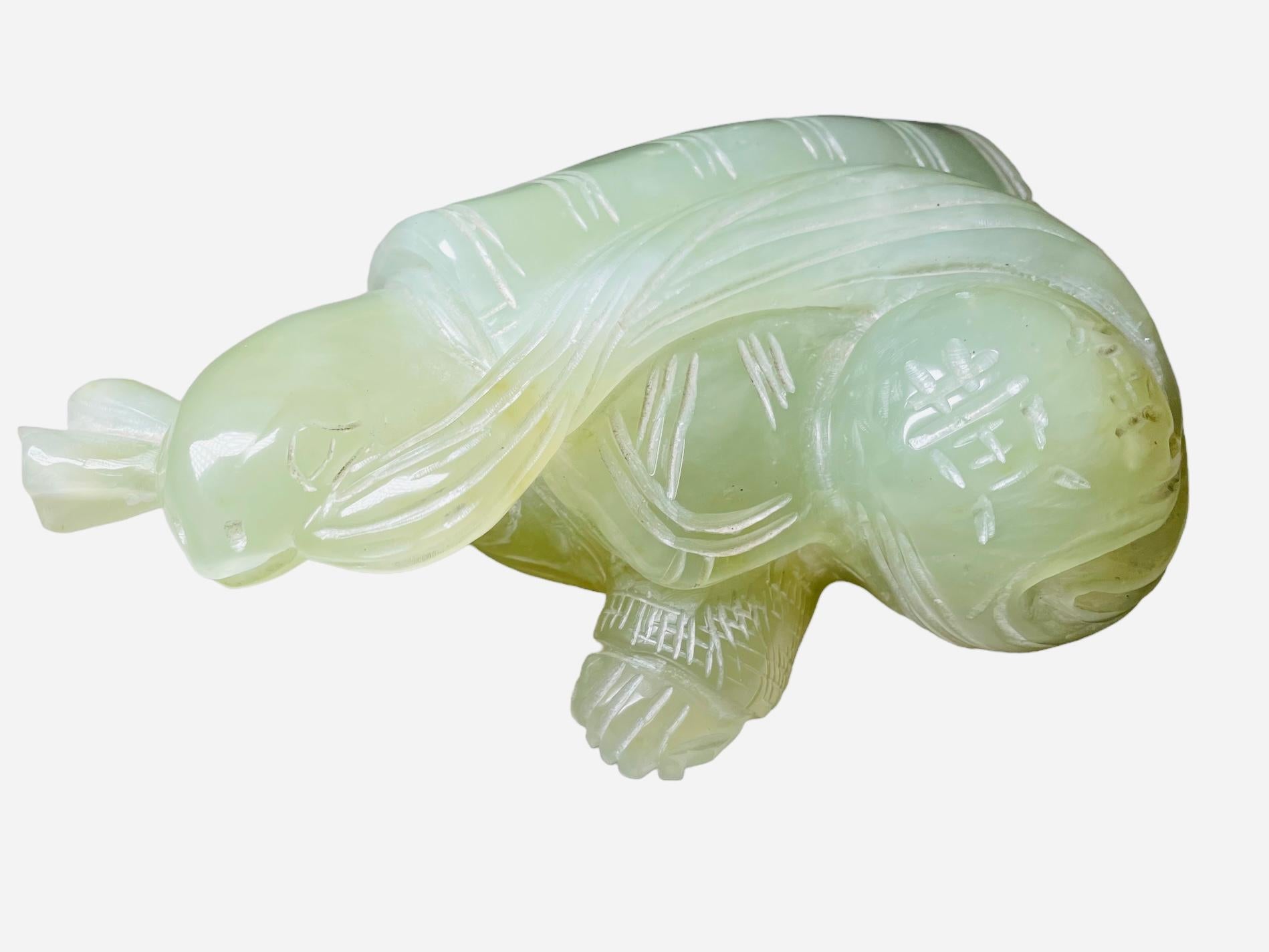 Scultura/figura di tartaruga cinese in giada con supporto in vendita 6