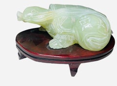Chinesische Jade-Schildkröte-Skulptur/Figur mit Stand