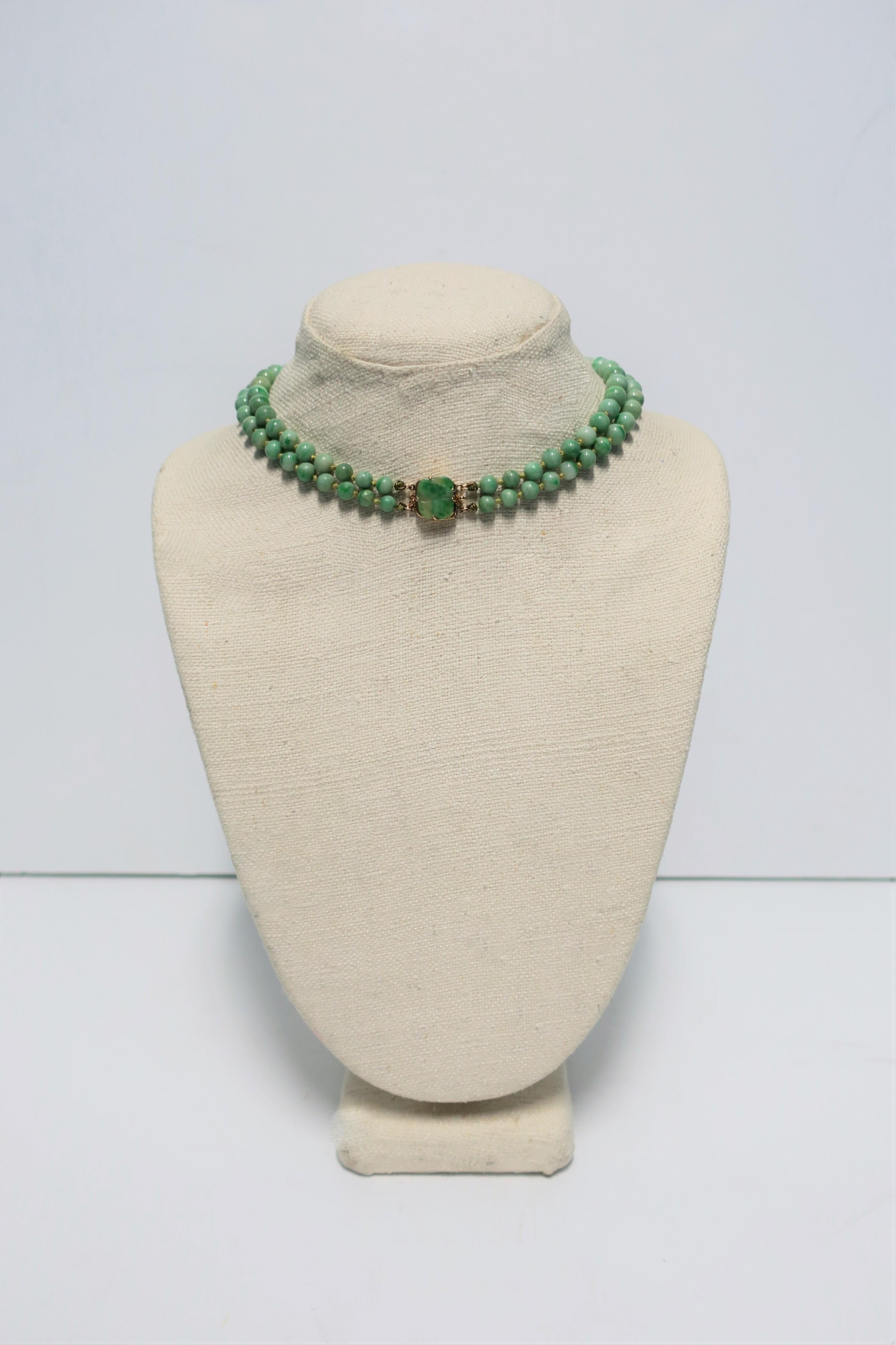Chinese Jadeite and Gold Necklace, circa 1940s In Good Condition In New York, NY