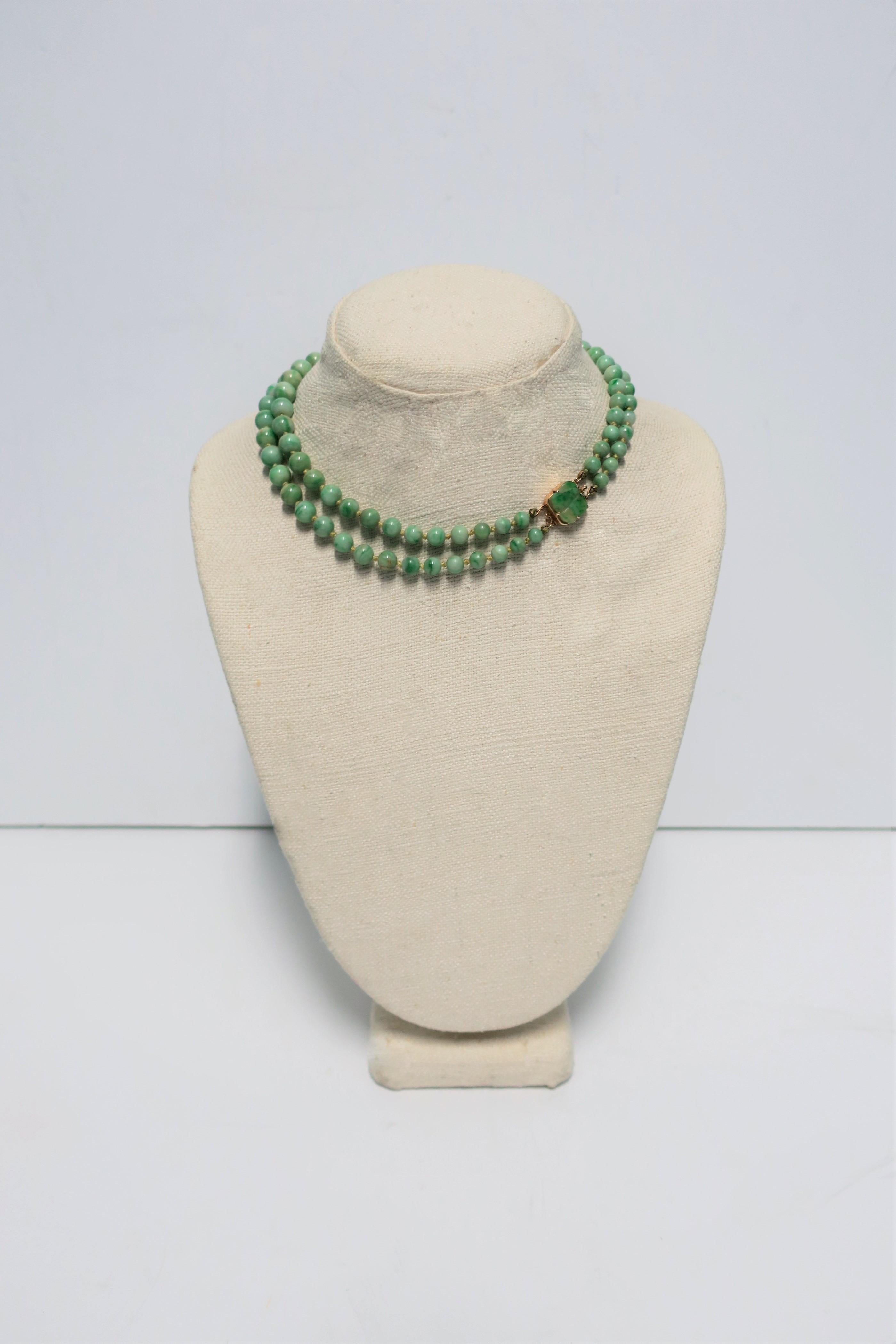 Mid-20th Century Chinese Jadeite and Gold Necklace, circa 1940s