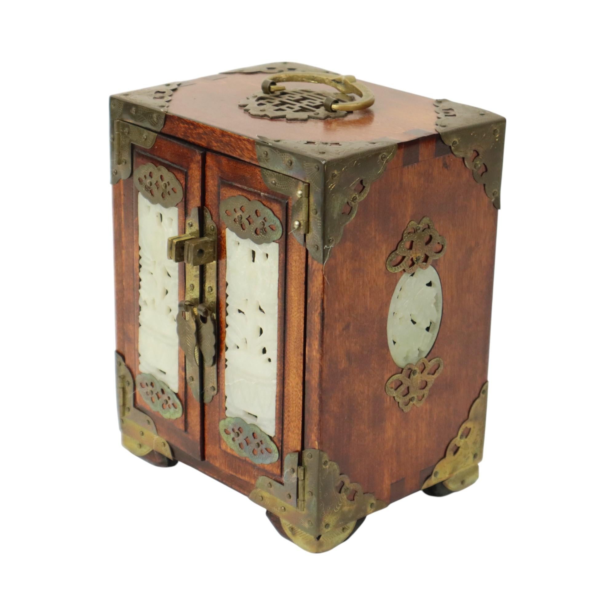 Coffret à bijoux chinois avec tiroirs Coffret à bijoux Jade Bois de rose Laiton en vente 2
