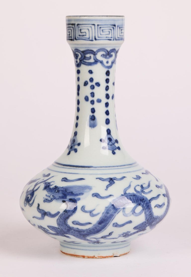 Chinese Jiajing Mark Blue & White Dragon Painted Porcelain Vase For Sale 1