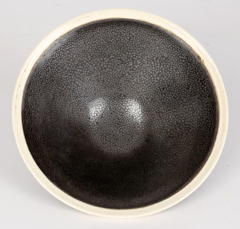 Chinese Jian Ware Style Black Shagreen Pattern Pottery Teabowl with White Rim For Sale 4