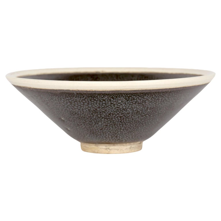 Chinese Jian Ware Style Black Shagreen Pattern Pottery Teabowl with White Rim For Sale