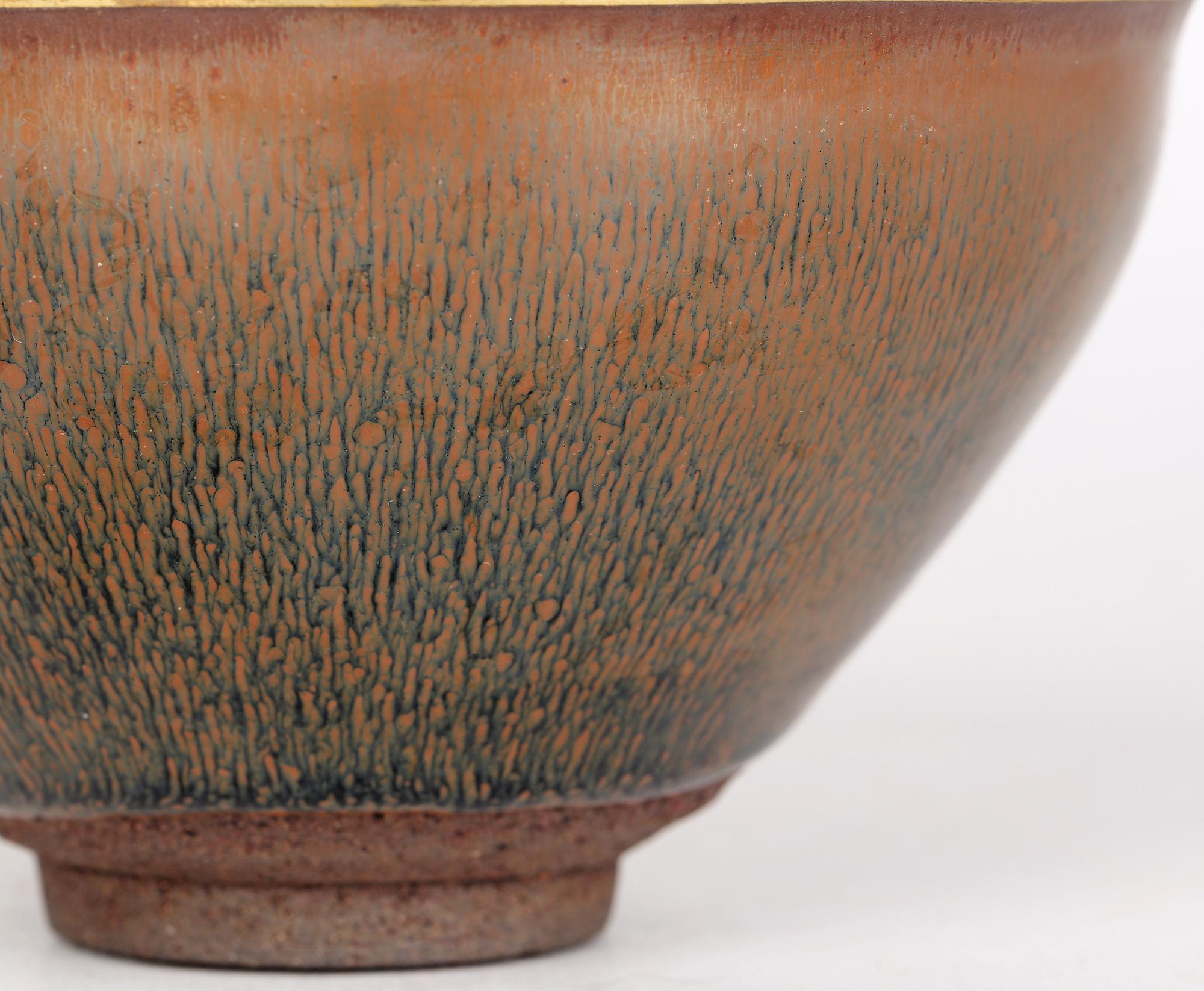 Bol  th en poterie chinoise de style Jian Ware sign Haresfur avec bord dor en vente 8