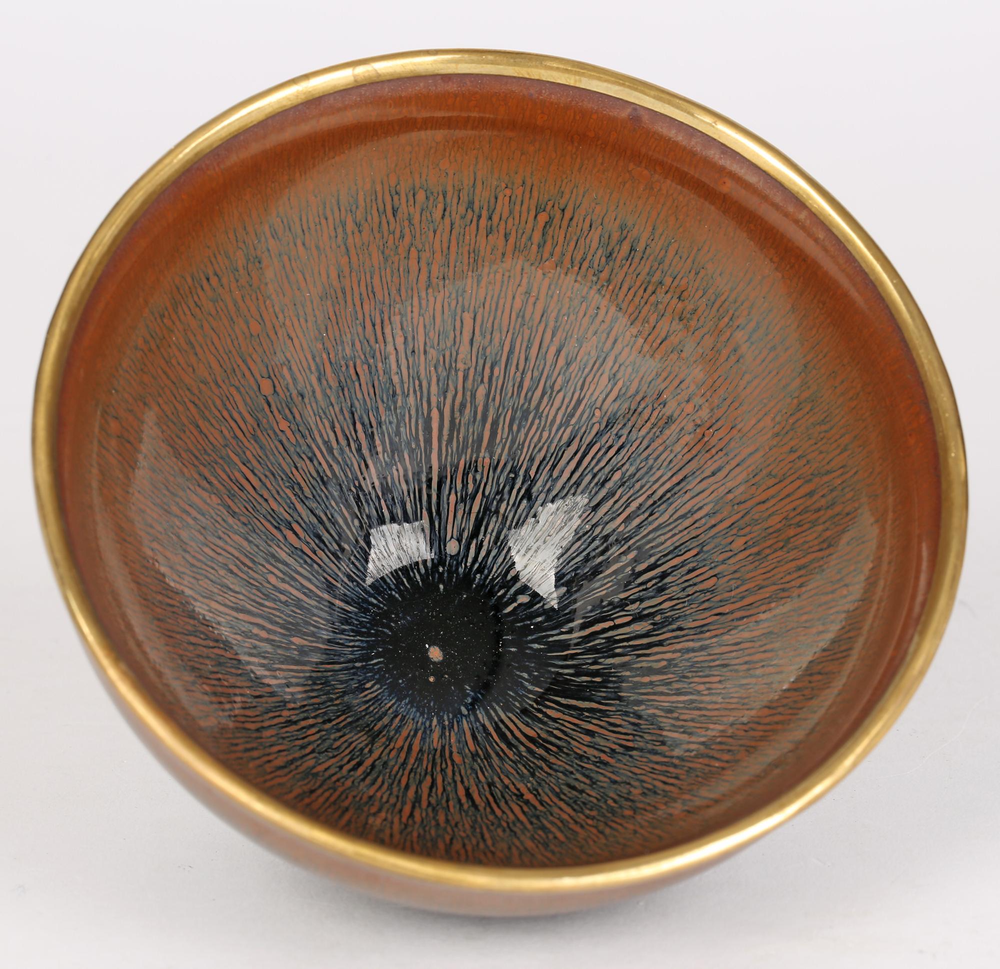 Chinois Bol  th en poterie chinoise de style Jian Ware sign Haresfur avec bord dor en vente
