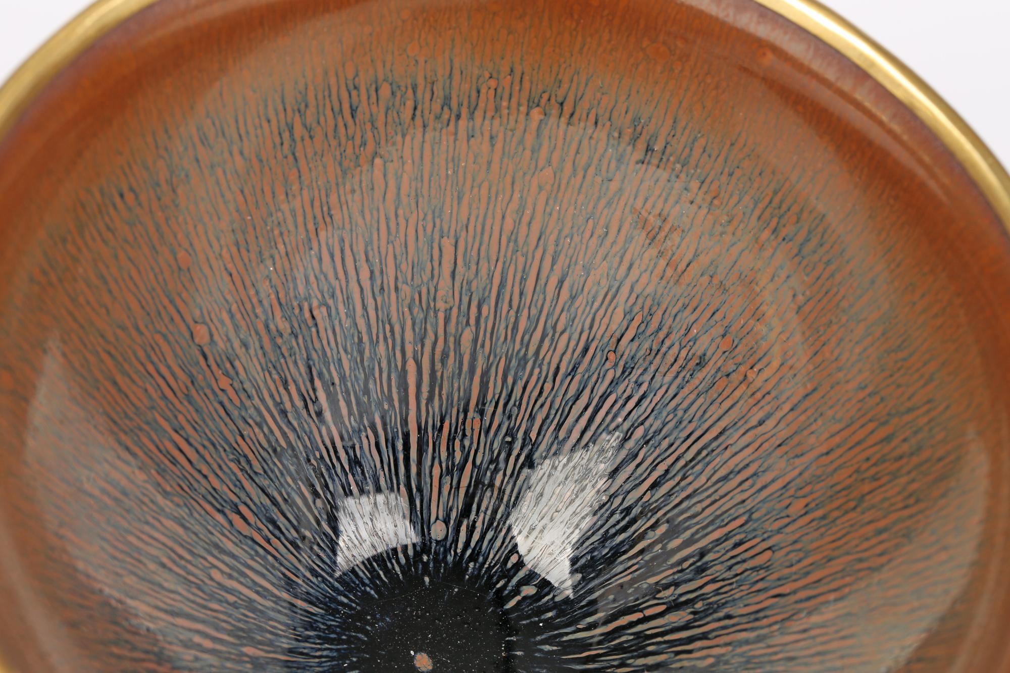 Vernissé Bol  th en poterie chinoise de style Jian Ware sign Haresfur avec bord dor en vente