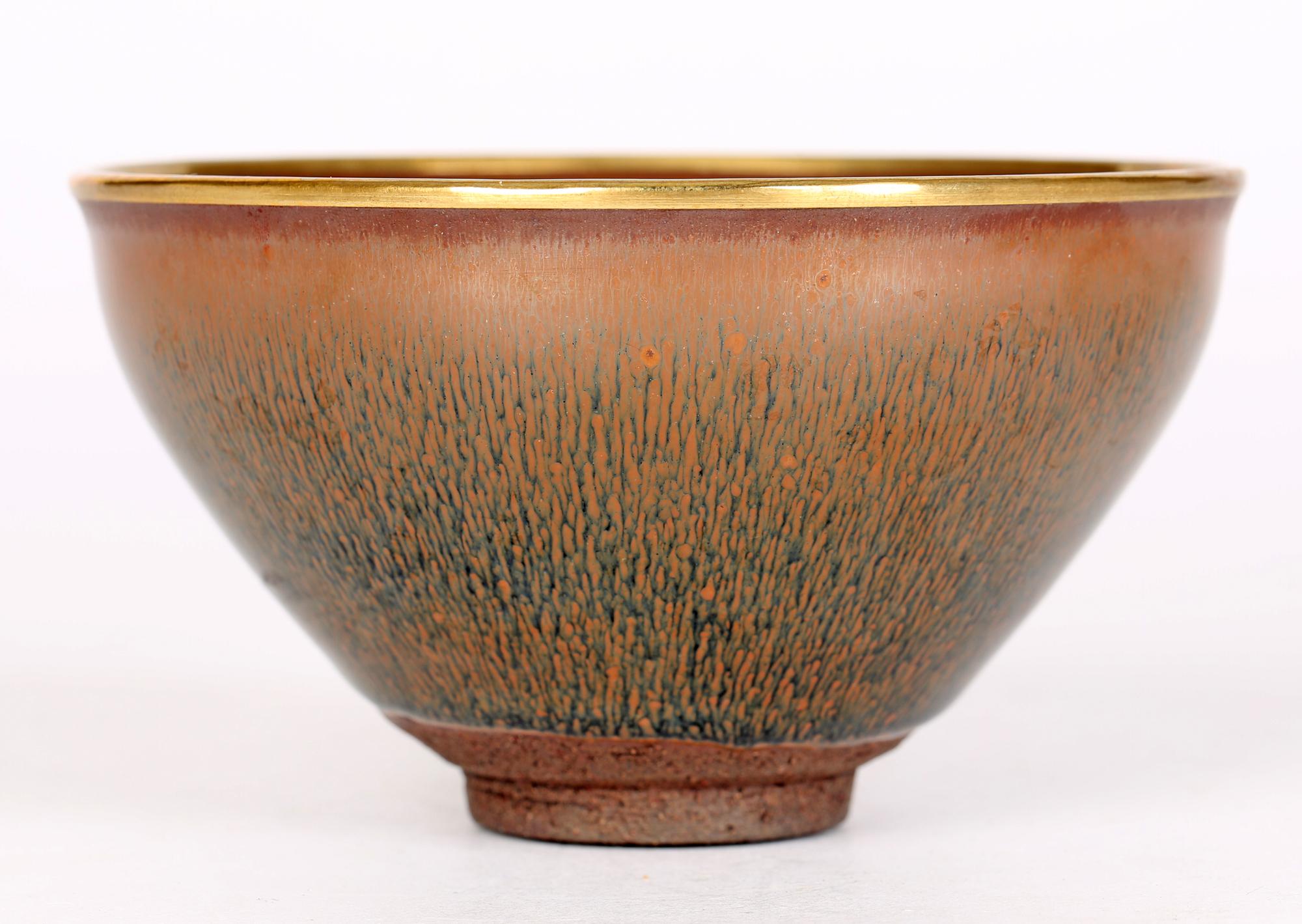 20ième siècle Bol  th en poterie chinoise de style Jian Ware sign Haresfur avec bord dor en vente