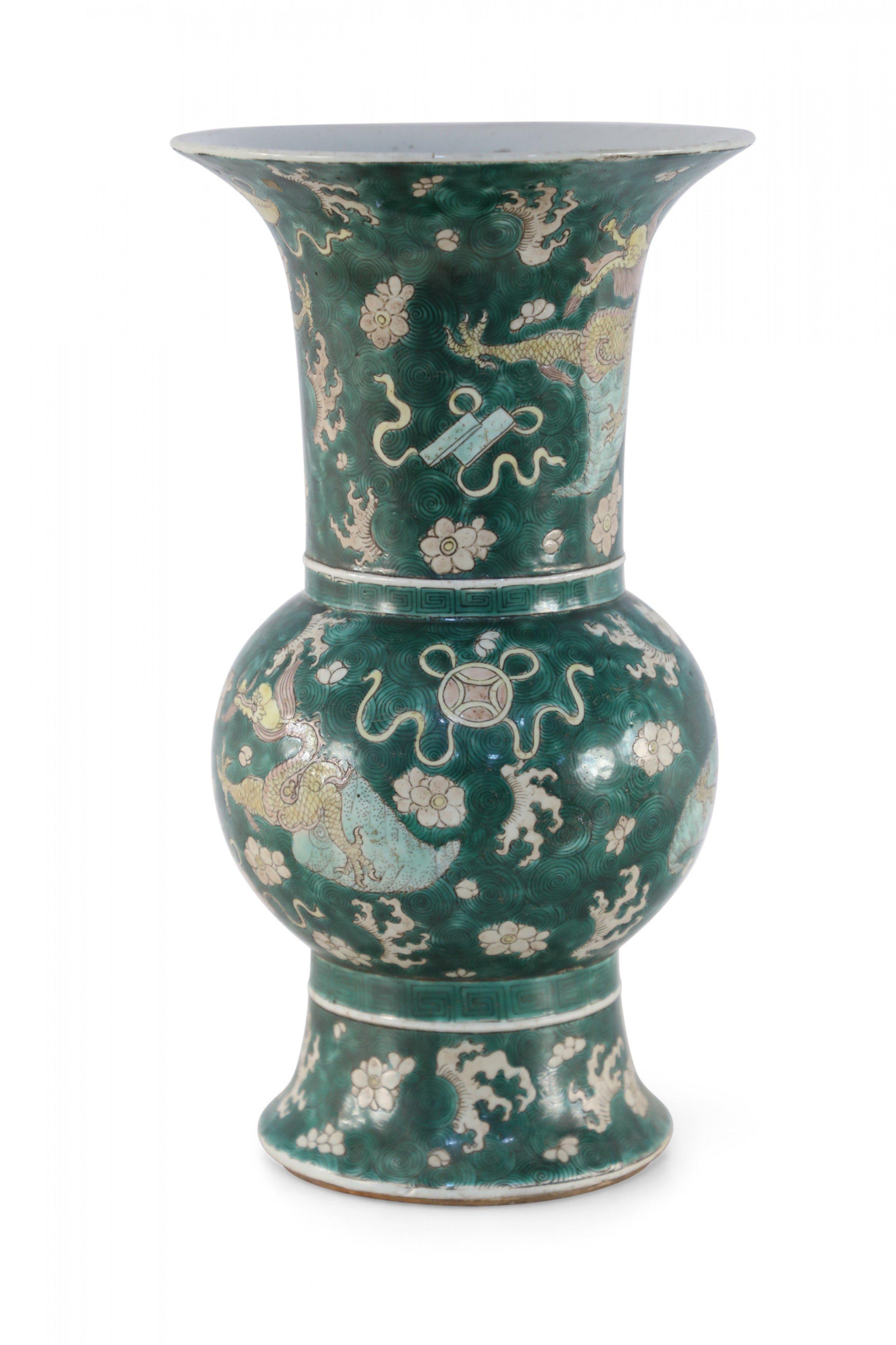 Chinesische dreifarbige Jingdezhen-Porzellanvase mit Phoenix-Schleife im Angebot 2