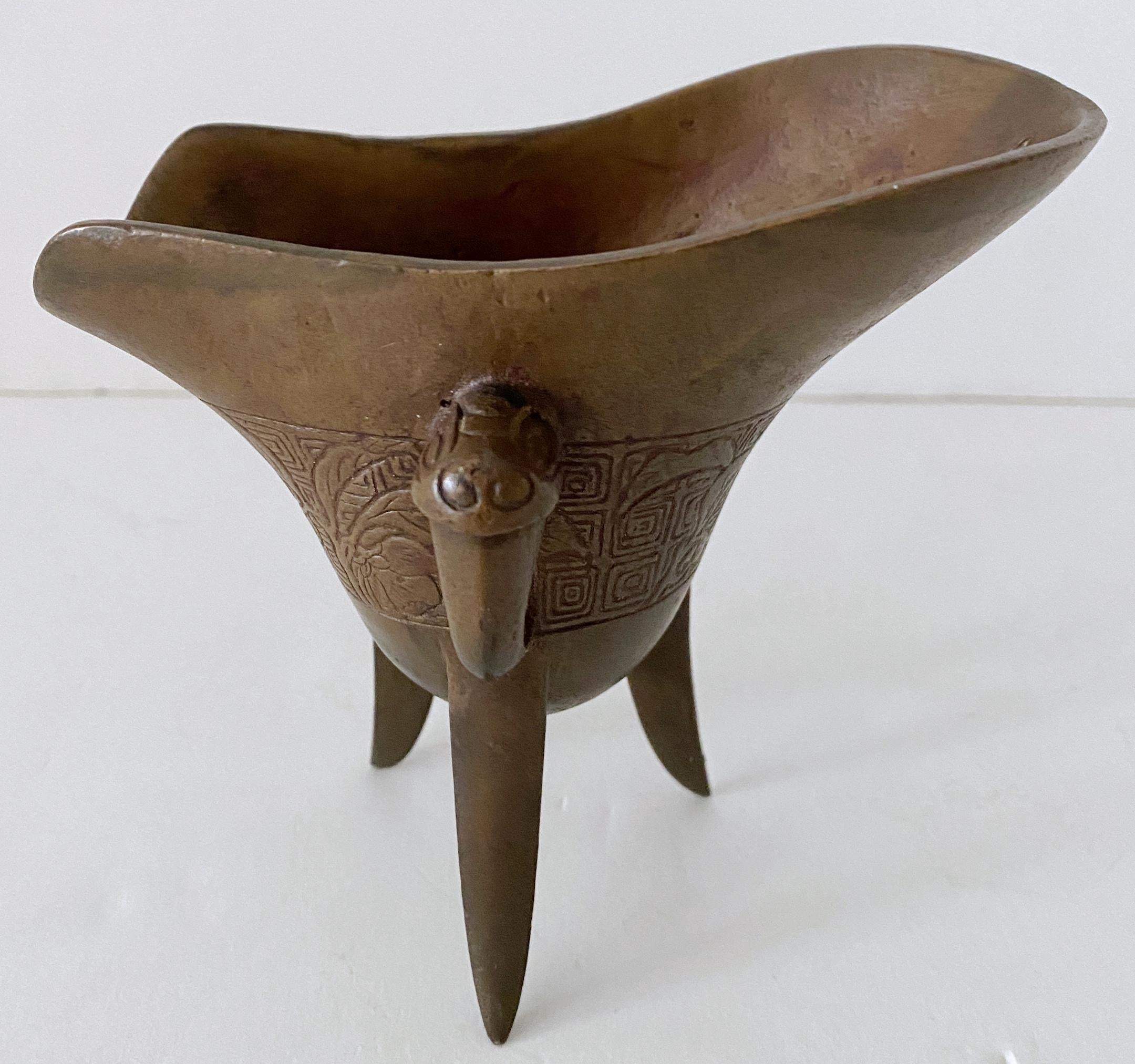 Archaistic Chinese Jue, Bronze Ritual Wine Vessel, Honorific Mark, 20th Century or Older For Sale