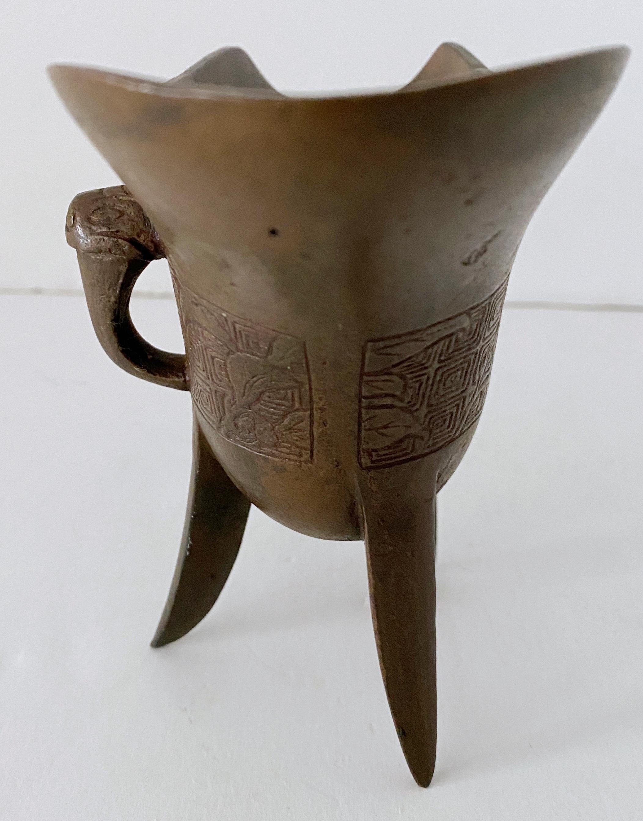 Cast Chinese Jue, Bronze Ritual Wine Vessel, Honorific Mark, 20th Century or Older For Sale