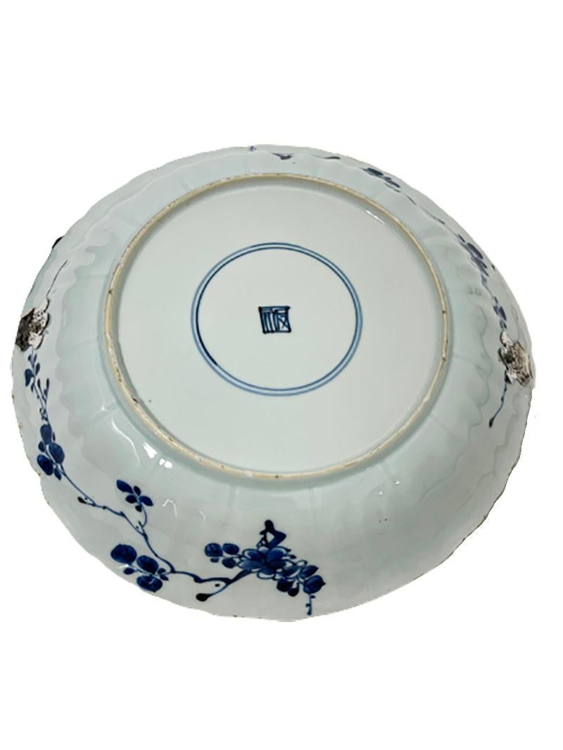 Chinesischer Kangxi-Porzellanteller aus blauem und weißem Kraakholz mit Silberhalterung, 1700 im Angebot 2