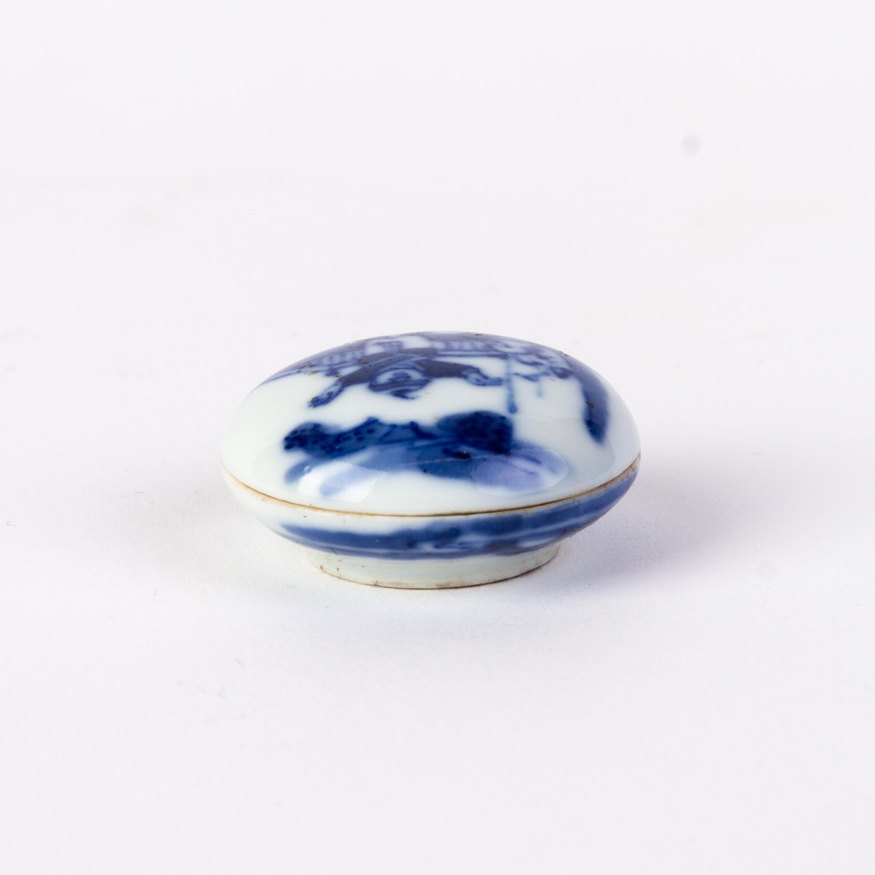 Hand-Painted Chinese Kangxi Blue & White Fine Porcelain Lidded Paste Box 18th Century For Sale