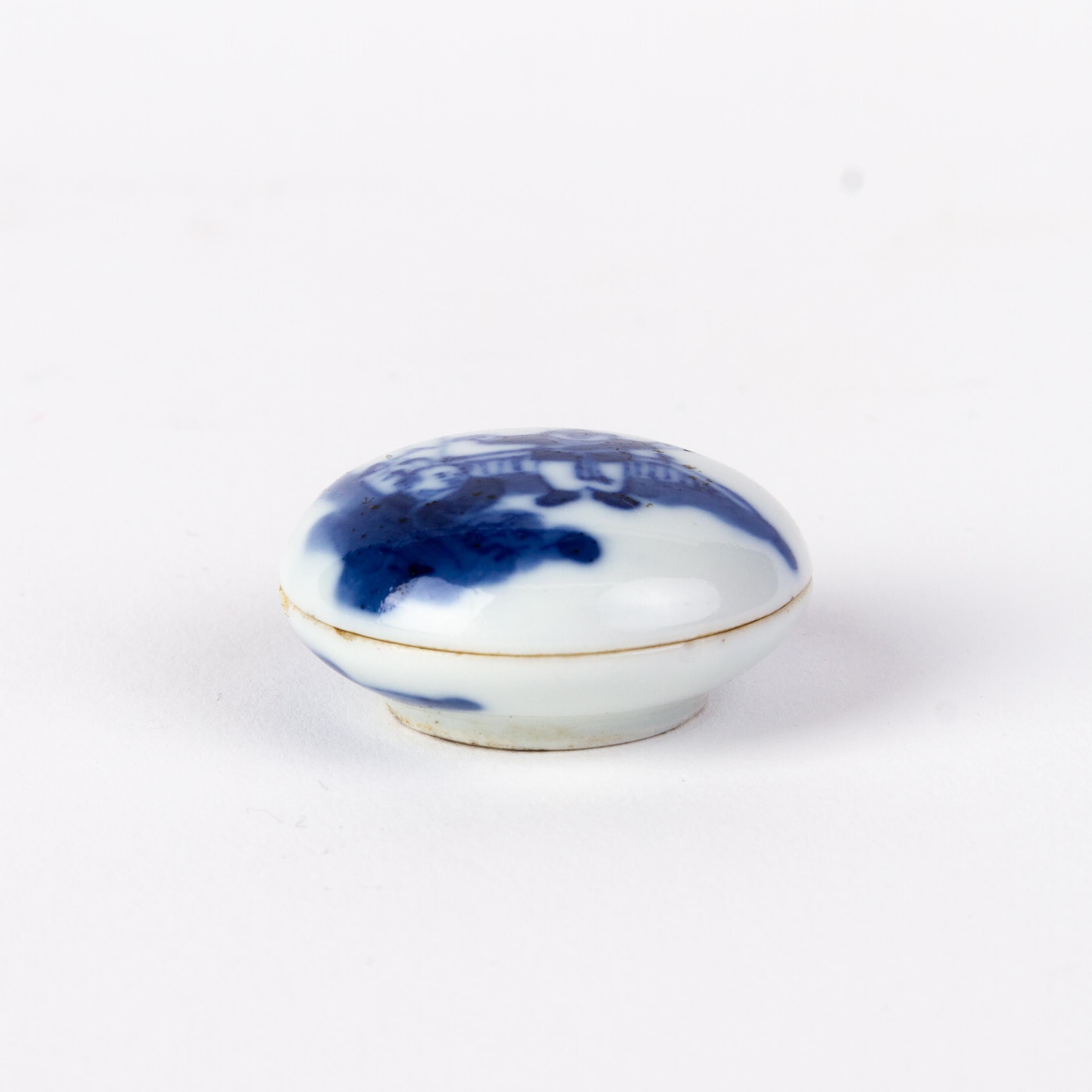 Chinese Kangxi Blue & White Fine Porcelain Lidded Paste Box 18th Century For Sale 2