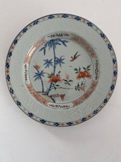 Piatto cinese della dinastia Kangxi, della serie “Famille Verte”, con motivi di bambù, cavalletta e uccello, CIRCA 1685
