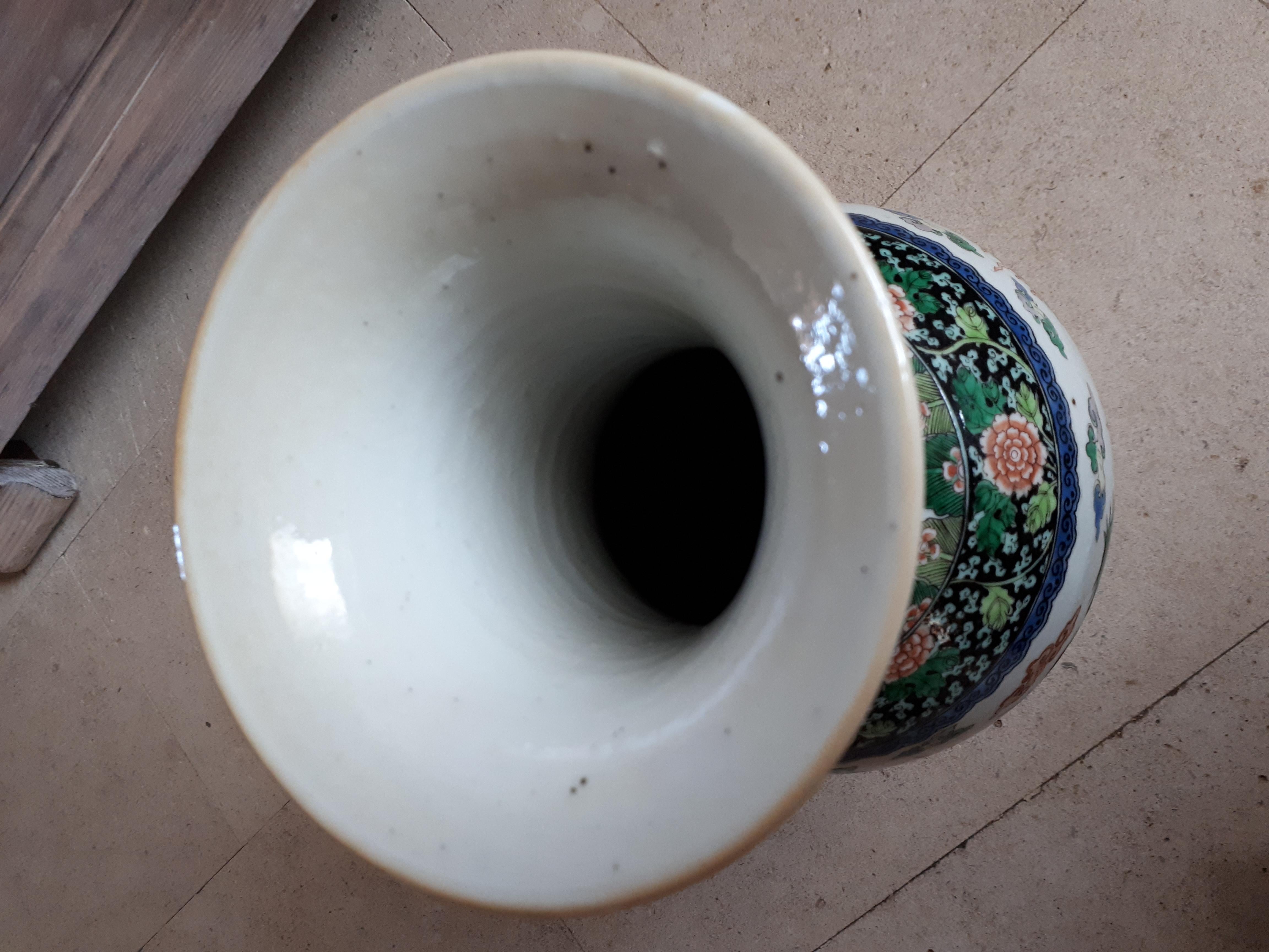 Porcelain Chinese Kangxi Famille Verte Vase, Qing Dynasty