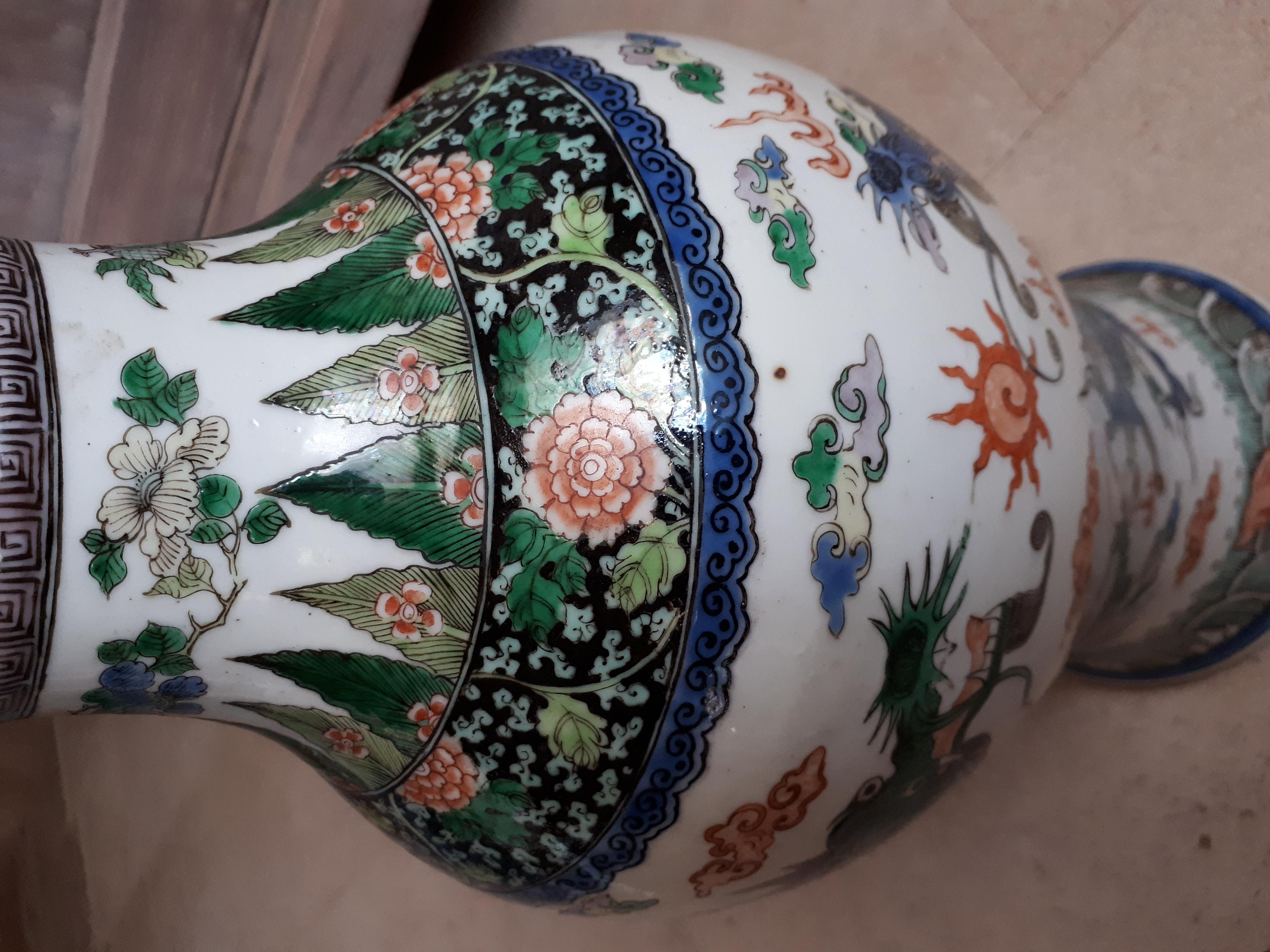 Chinese Kangxi Famille Verte Vase, Qing Dynasty 2