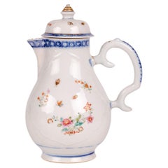 Pichet à couvercle Kangxi en porcelaine gaufré à motifs floraux 