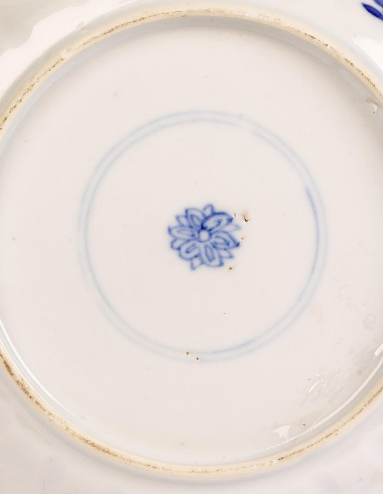 Chinese Kangxi Floral Painted Blue and White Porcelain Dish For Sale 5