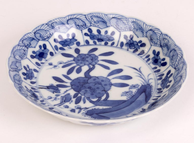 Qing Chinese Kangxi Floral Painted Blue and White Porcelain Dish For Sale