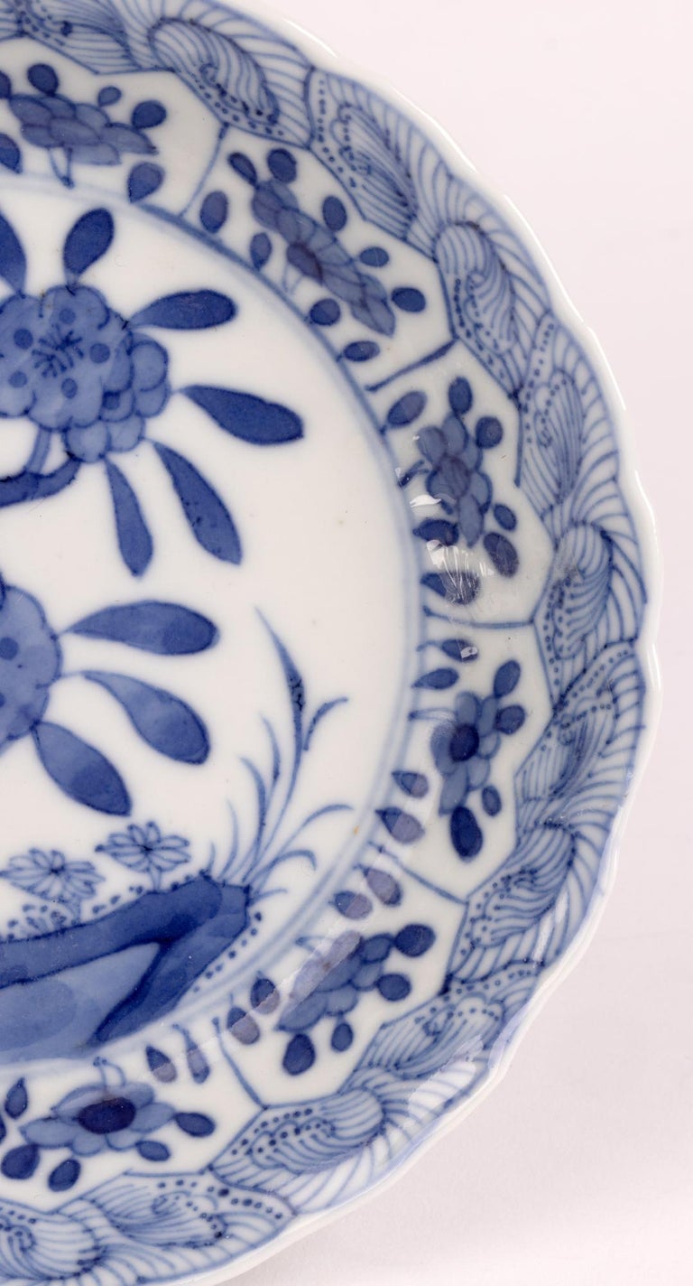 Chinese Kangxi Floral Painted Blue and White Porcelain Dish For Sale 1