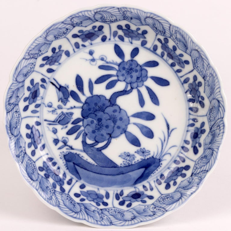 Chinese Kangxi Floral Painted Blue and White Porcelain Dish For Sale 2