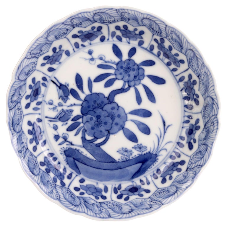 Chinese Kangxi Floral Painted Blue and White Porcelain Dish For Sale