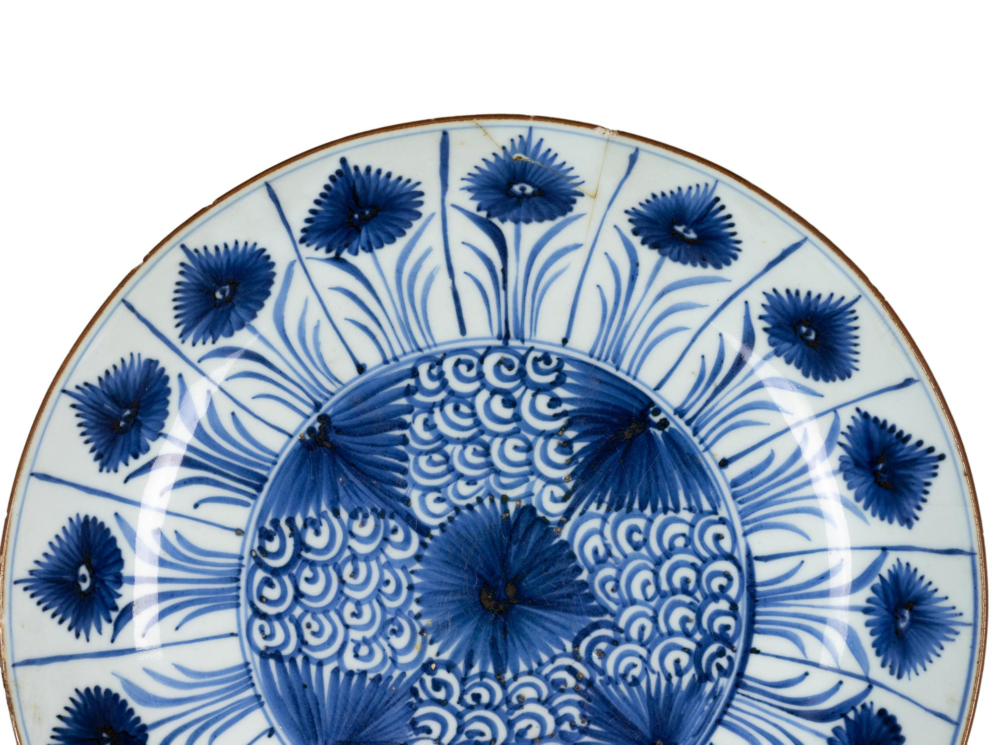 Große, seltene chinesische Kangxi-Porzellanschale mit blauem und weißem Aster-Muster, 17. Jahrhundert (Chinesischer Export) im Angebot