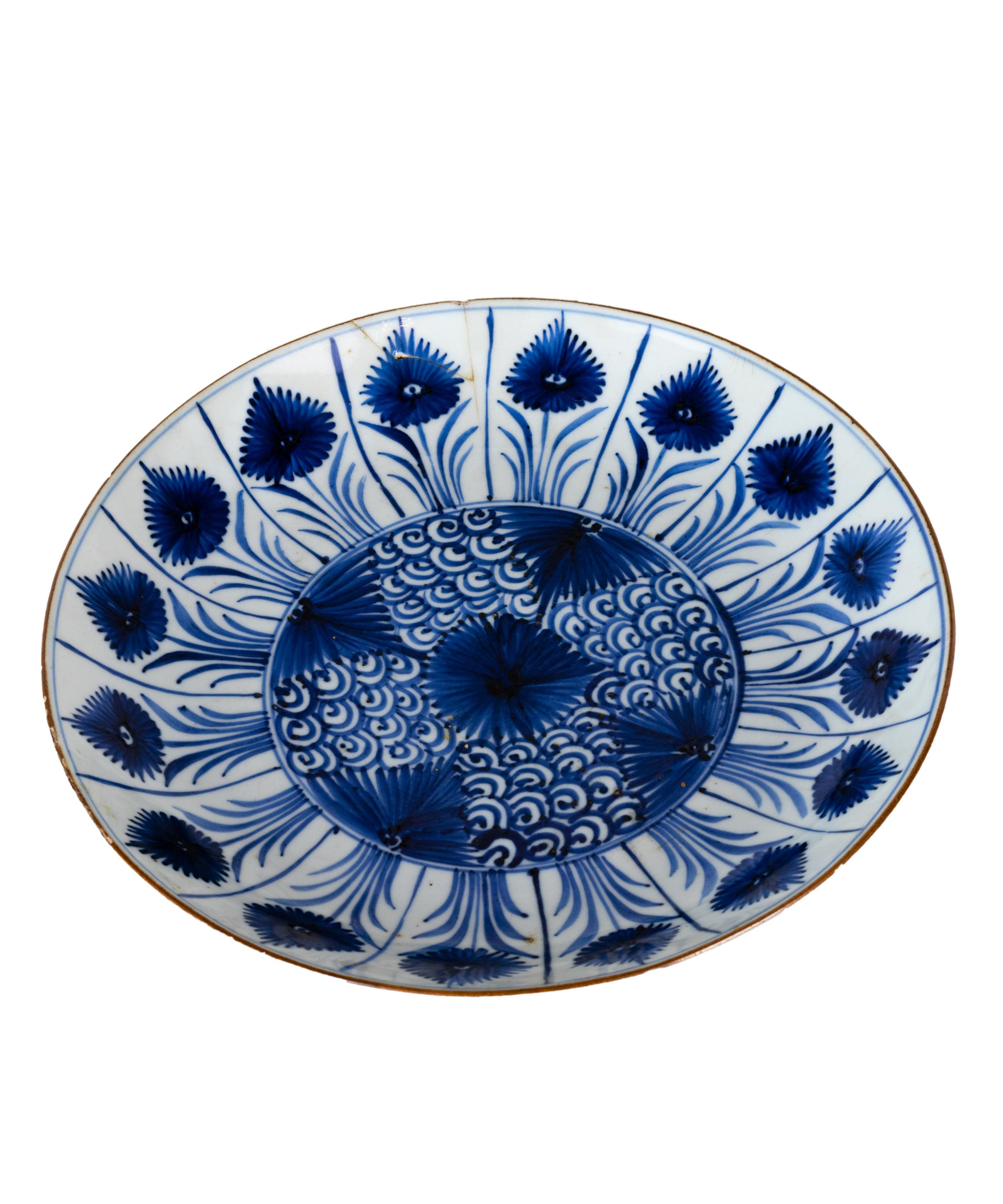18th Century and Earlier Chinese Kangxi Large Rare Porcelain Blue and White Aster Pattern Dish, 17th Cent For Sale