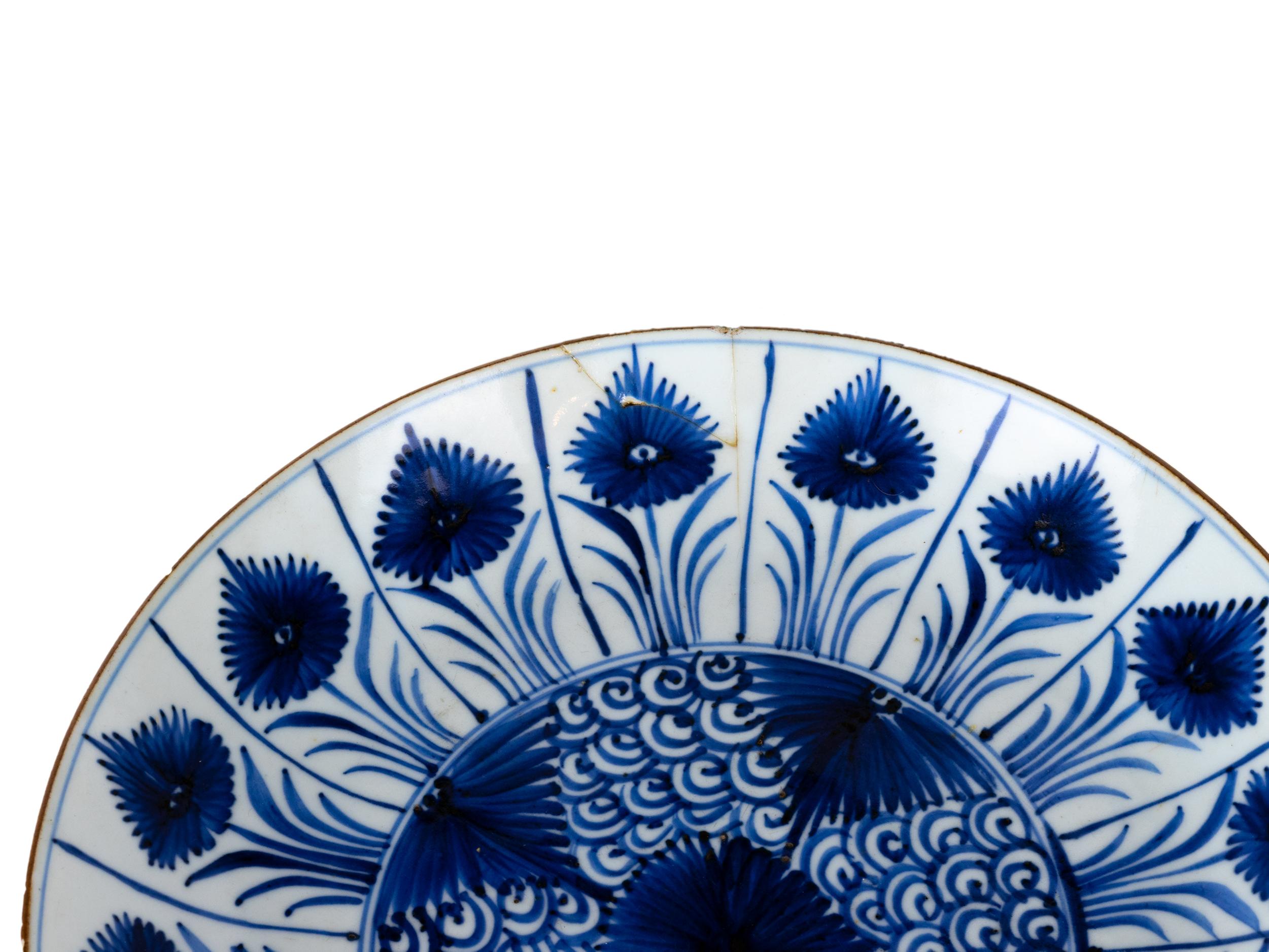 Chinese Kangxi Large Rare Porcelain Blue and White Aster Pattern Dish, 17th Cent For Sale 1