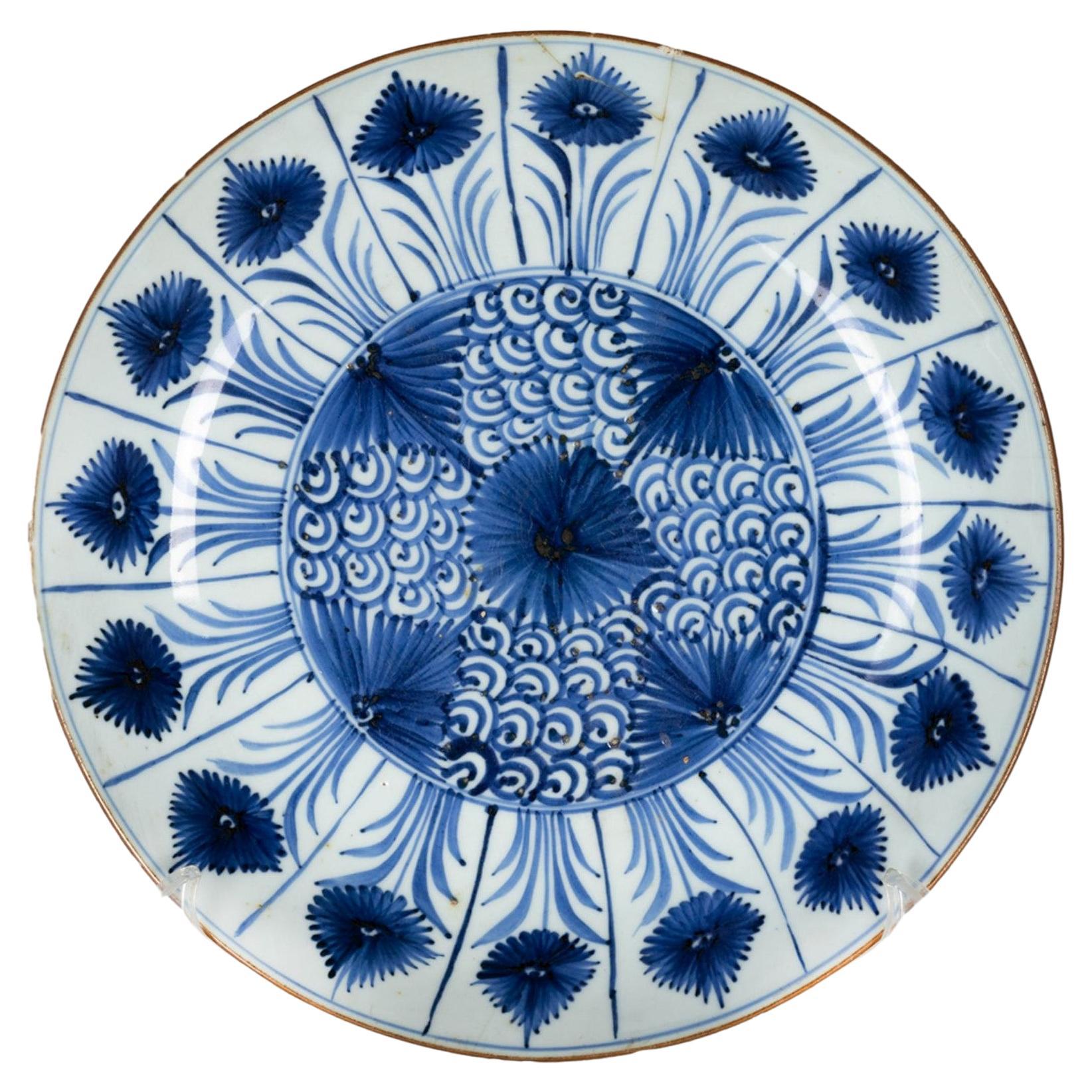 Chinese Kangxi Large Rare Porcelain Blue and White Aster Pattern Dish, 17th Cent For Sale