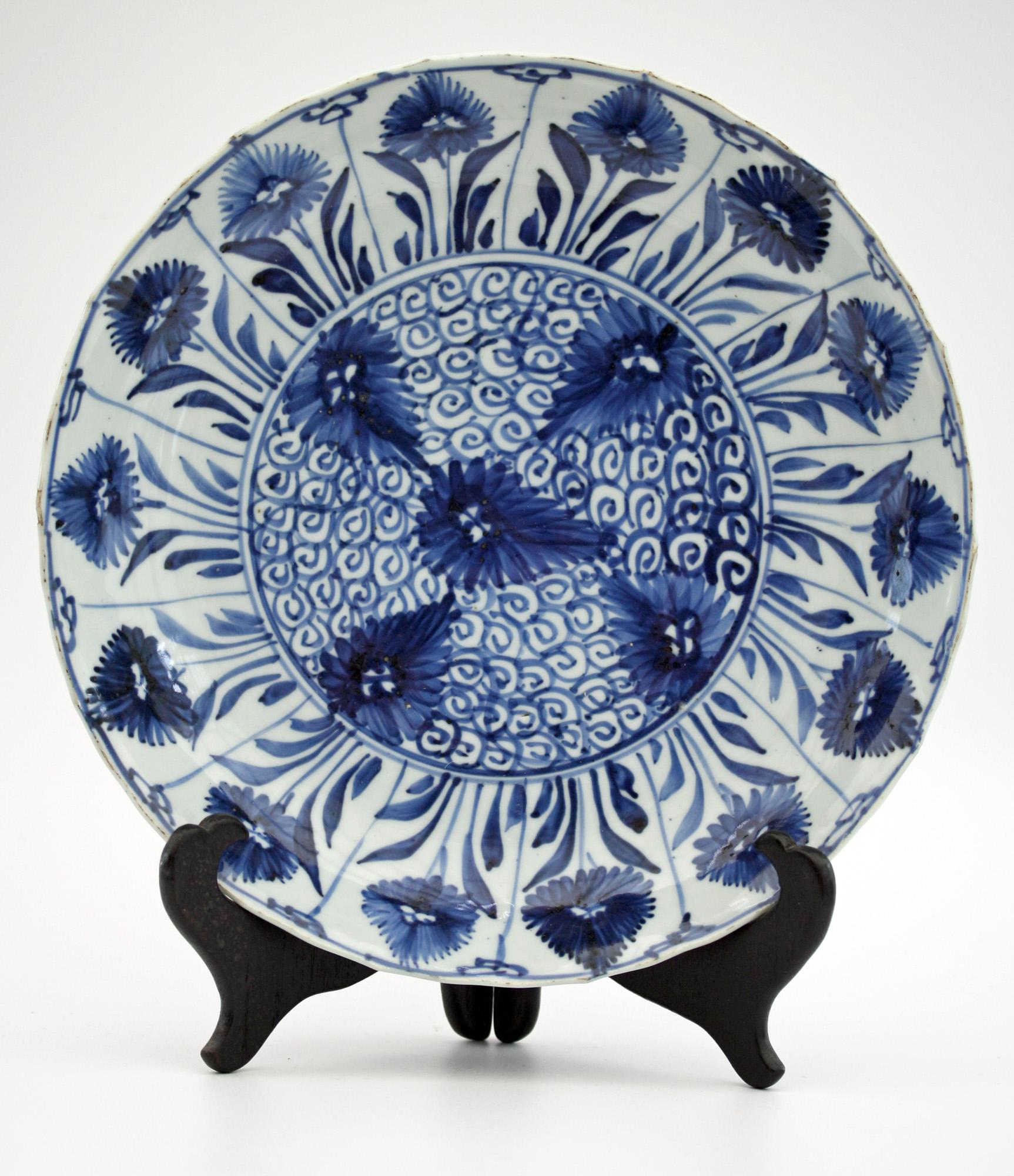Chinese Kangxi Large and Rare Porcelain Blue and White Aster Pattern Dish 7