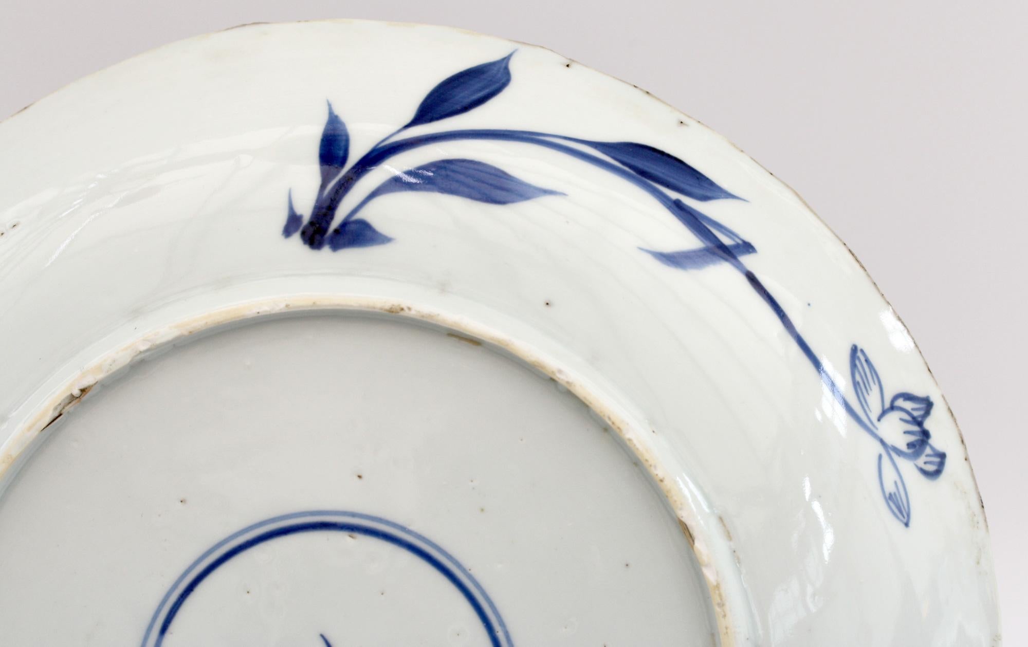 Hand-Painted Chinese Kangxi Large and Rare Porcelain Blue and White Aster Pattern Dish