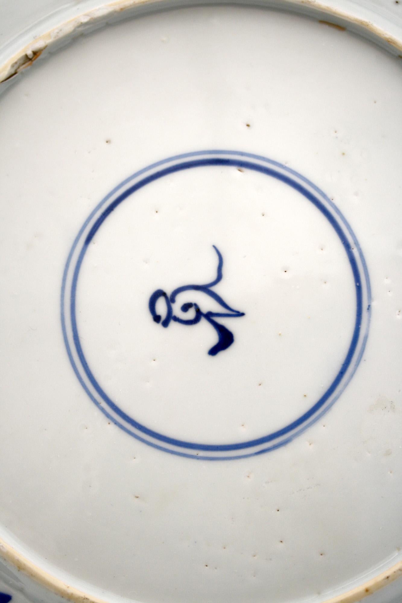 Chinese Kangxi Large and Rare Porcelain Blue and White Aster Pattern Dish In Good Condition In Bishop's Stortford, Hertfordshire