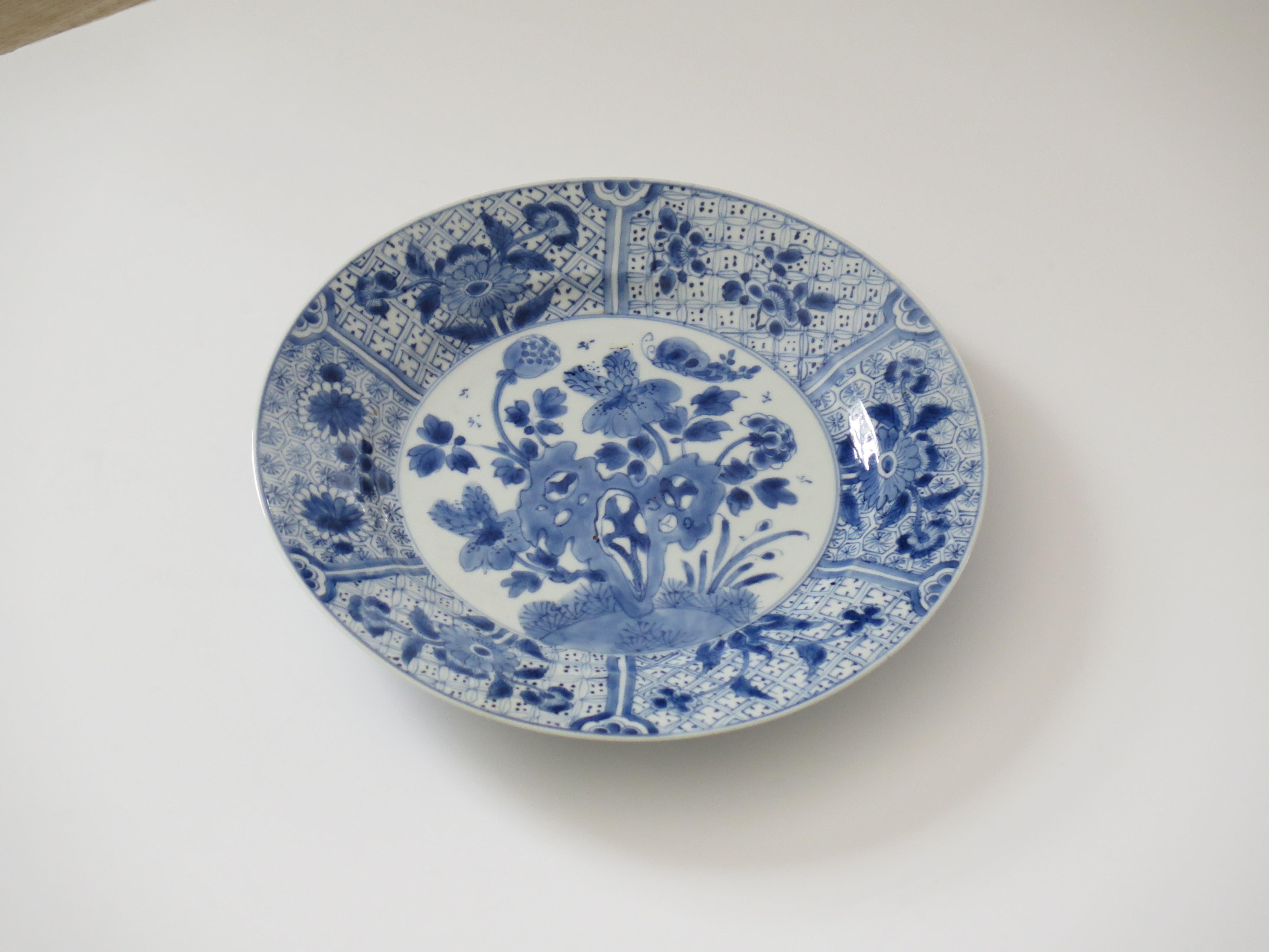 Chinese Kangxi Mark & period Plate or Dish Porcelain Blue & White, Ca 1700 For Sale 6