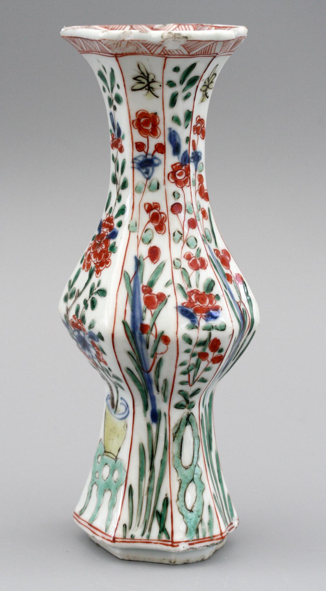 Chinese Kangxi Octagonal Famille Verte Floral Painted Porcelain Vase For Sale 3