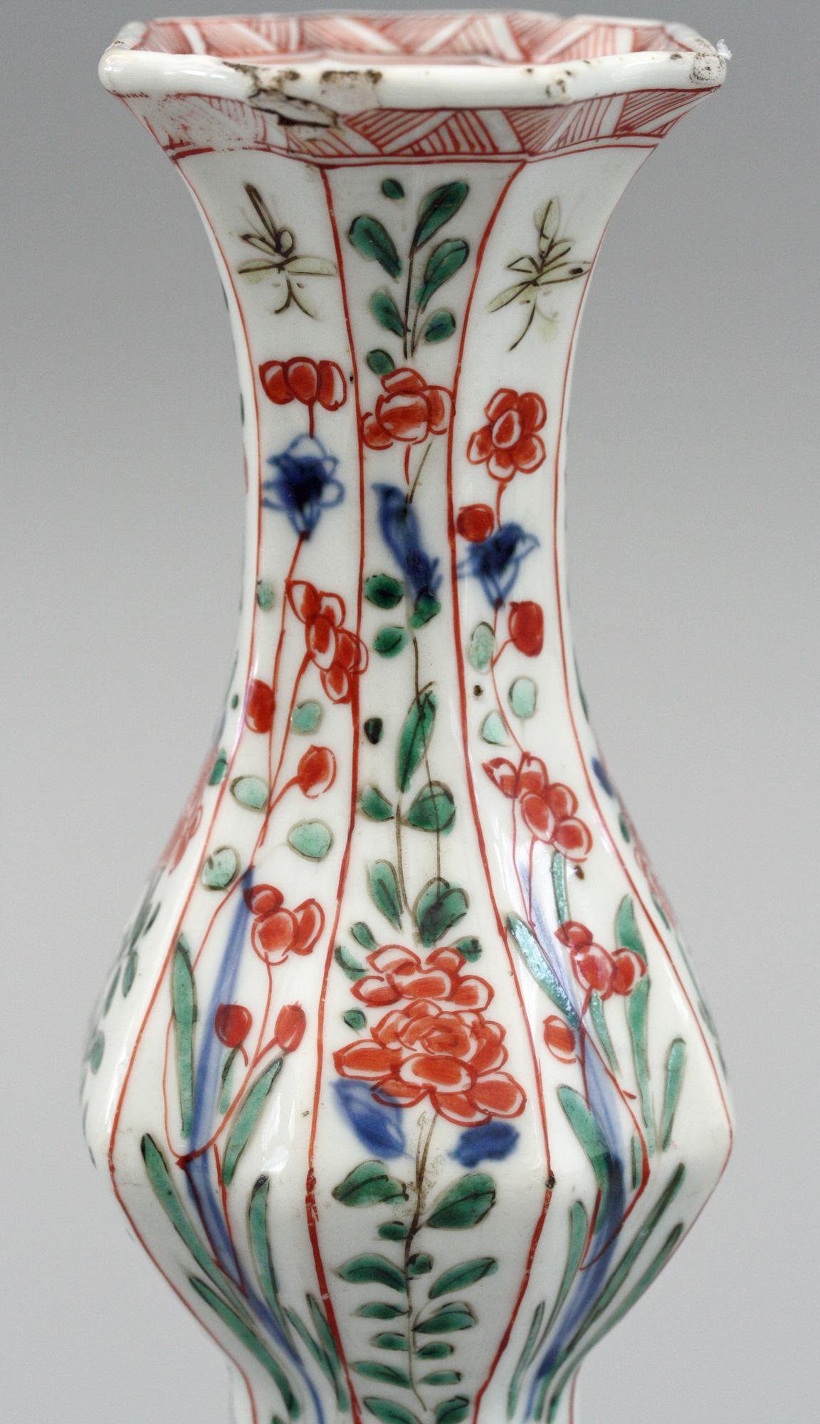 Chinese Kangxi Octagonal Famille Verte Floral Painted Porcelain Vase For Sale 7