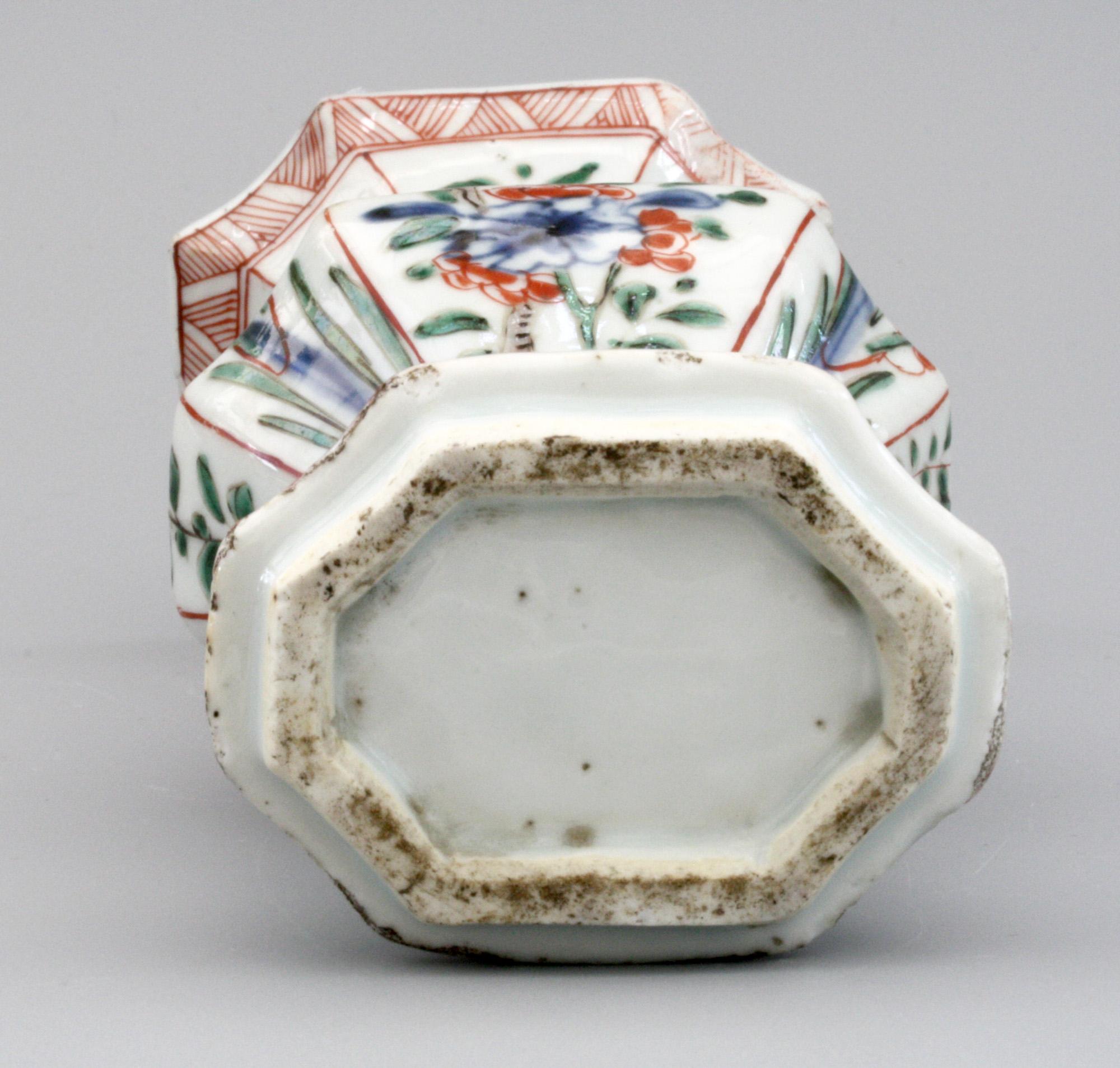 Porcelaine Vase octogonal chinois Kangxi Famille Verte en porcelaine peinte à fleurs en vente