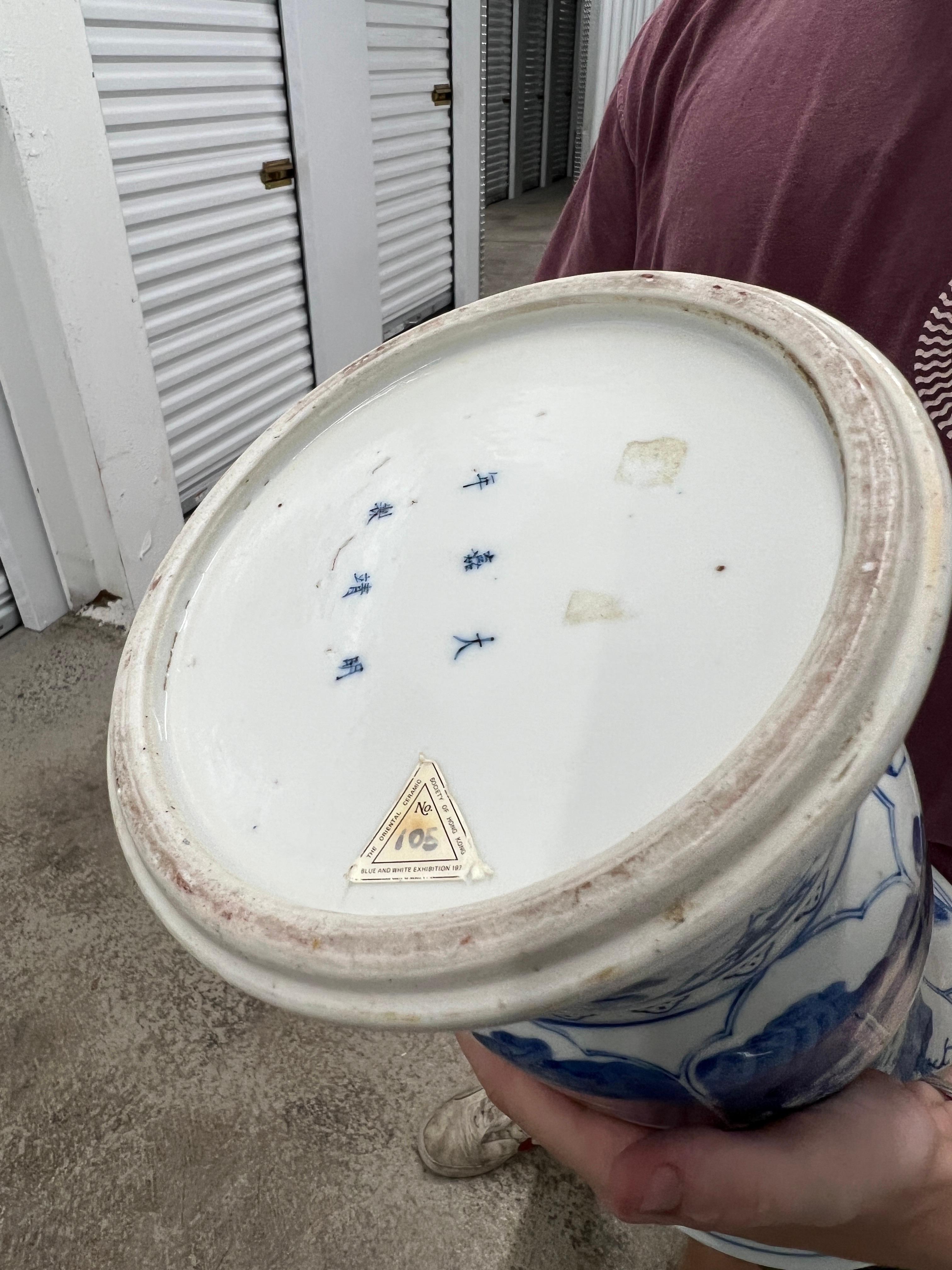 Chinesische blau-weiße Vase aus der Kangxi-Periode im Angebot 1
