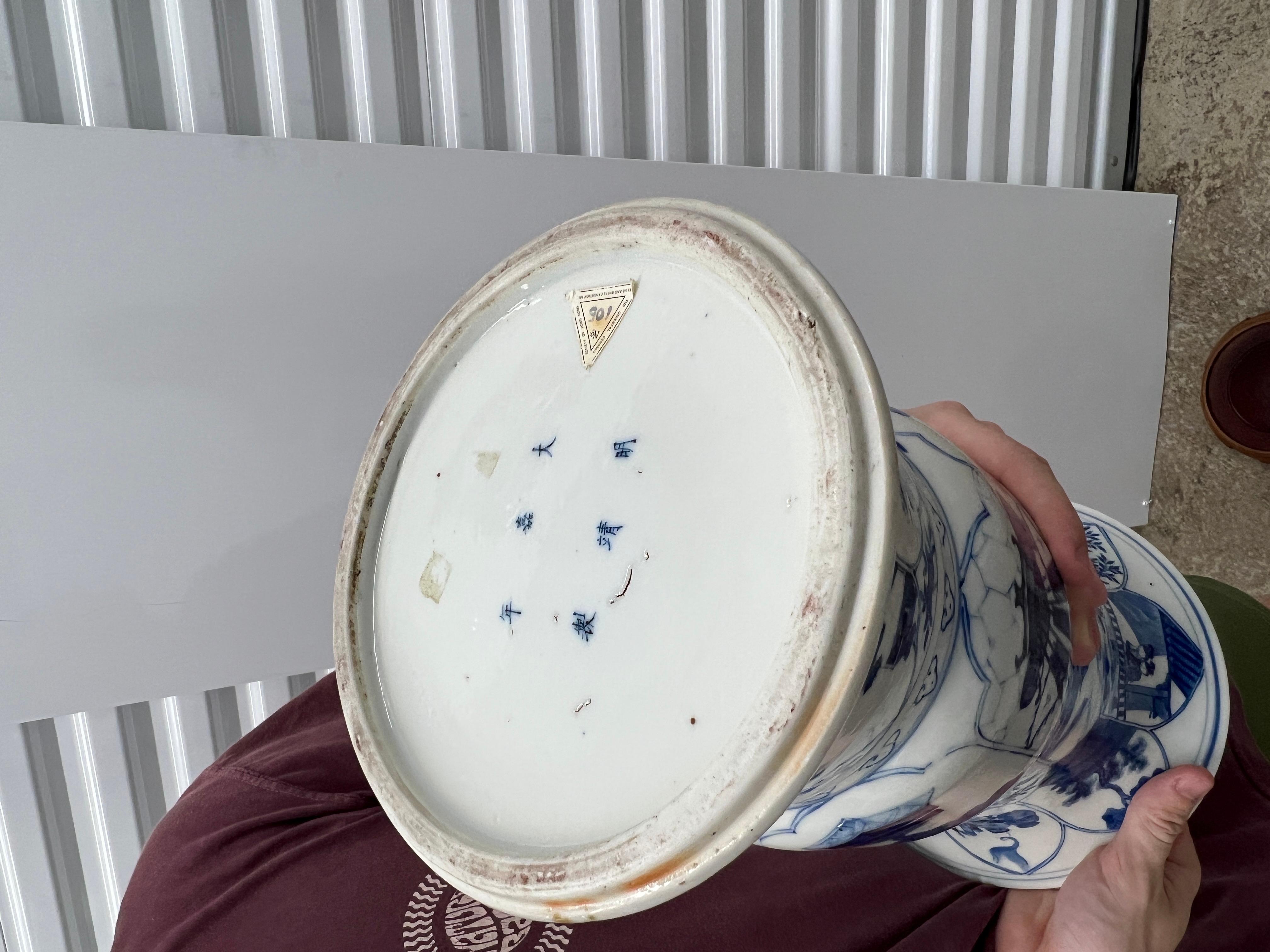 Chinesische blau-weiße Vase aus der Kangxi-Periode im Angebot 2