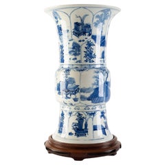 Vase bleu et blanc de la période Kangxi chinoise