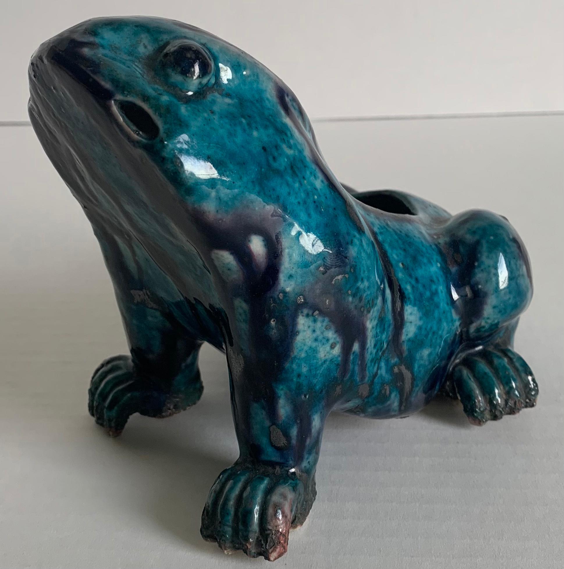 Chinese Kangxi Period Porcelain Glazed Figure of a Frog In Good Condition For Sale In Stamford, CT