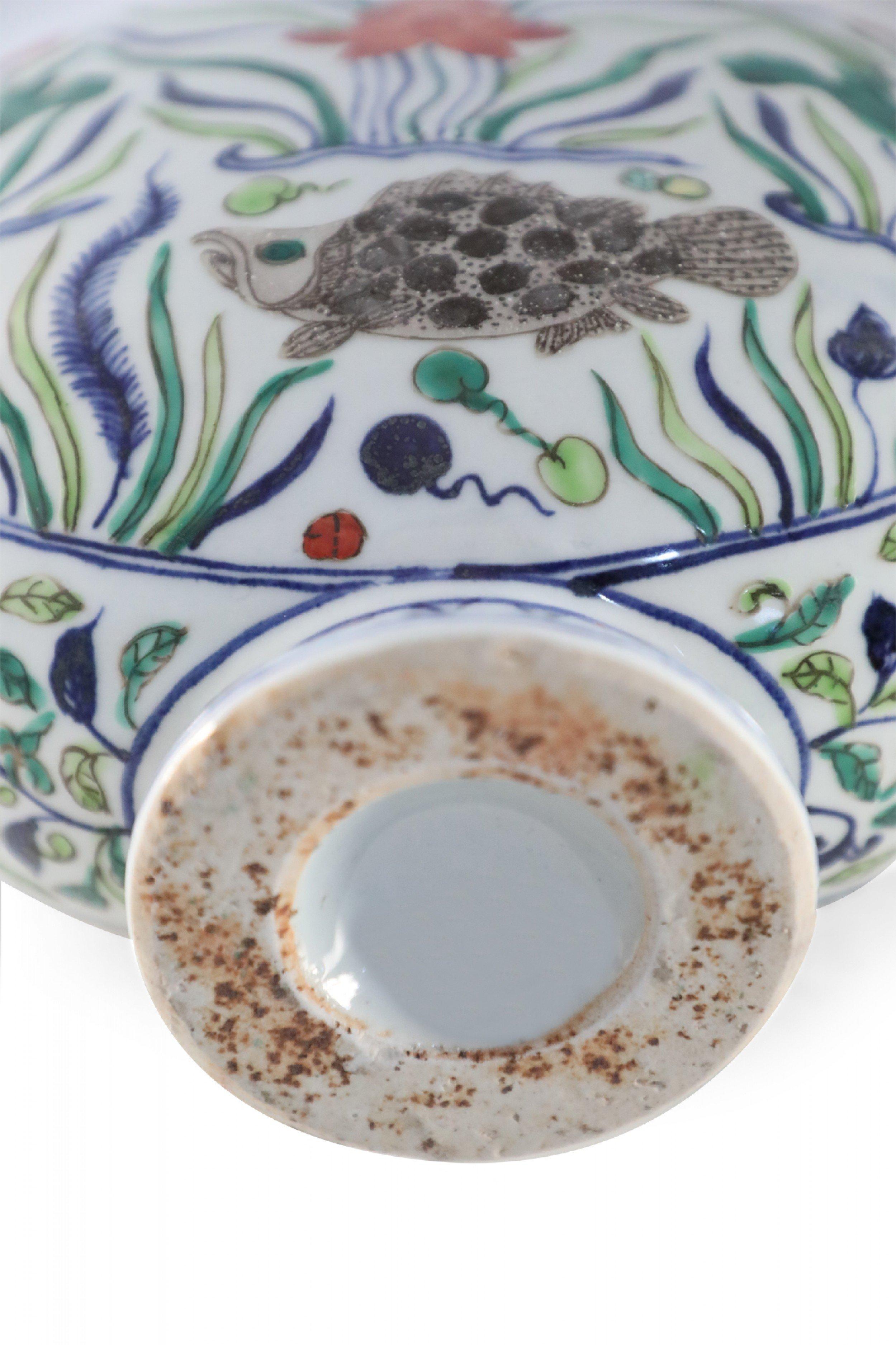 Vaso Moon Flask in porcellana cinese con pesce Koi e alghe marine in vendita 5