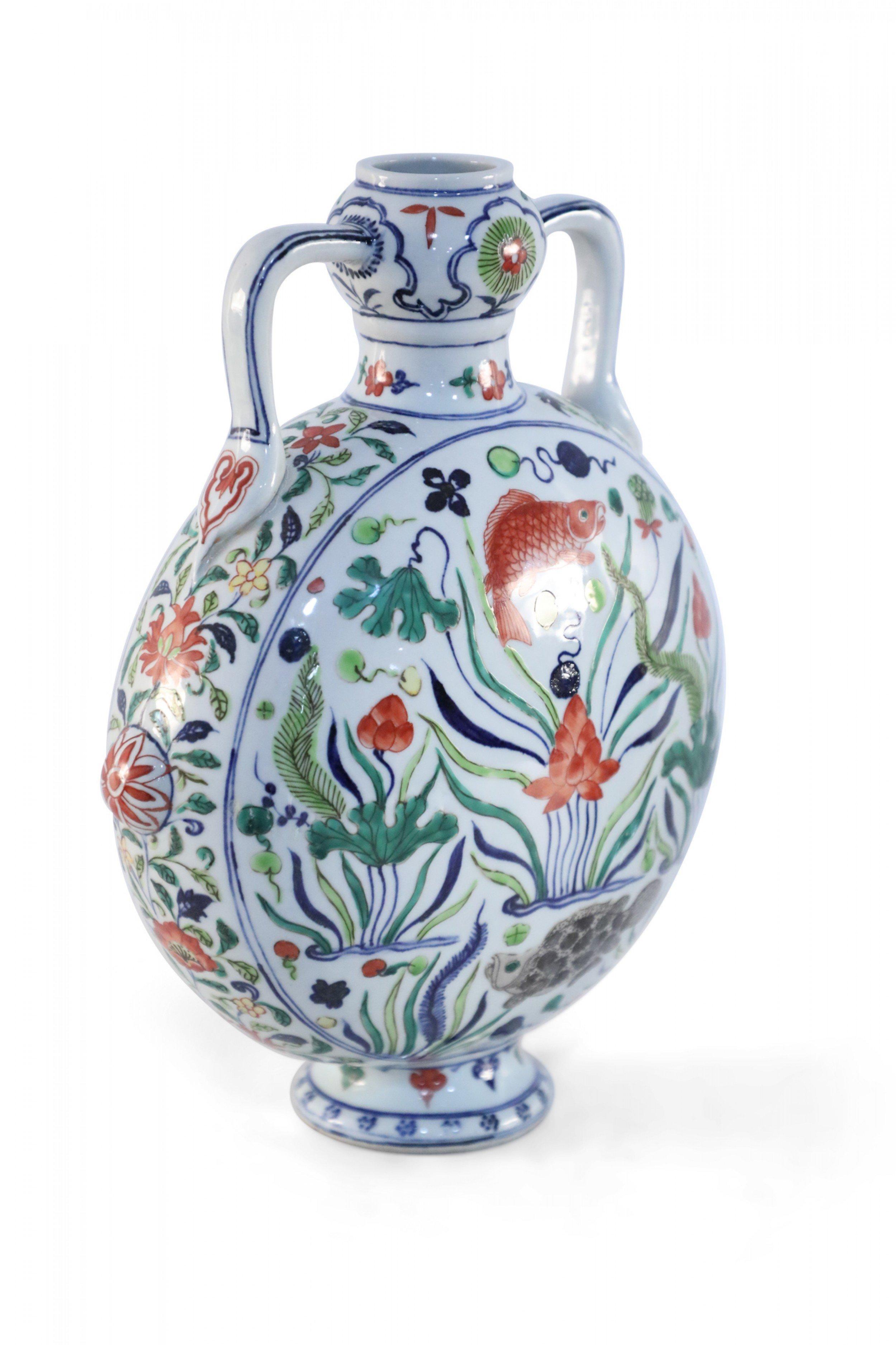 Cinese Vaso Moon Flask in porcellana cinese con pesce Koi e alghe marine in vendita