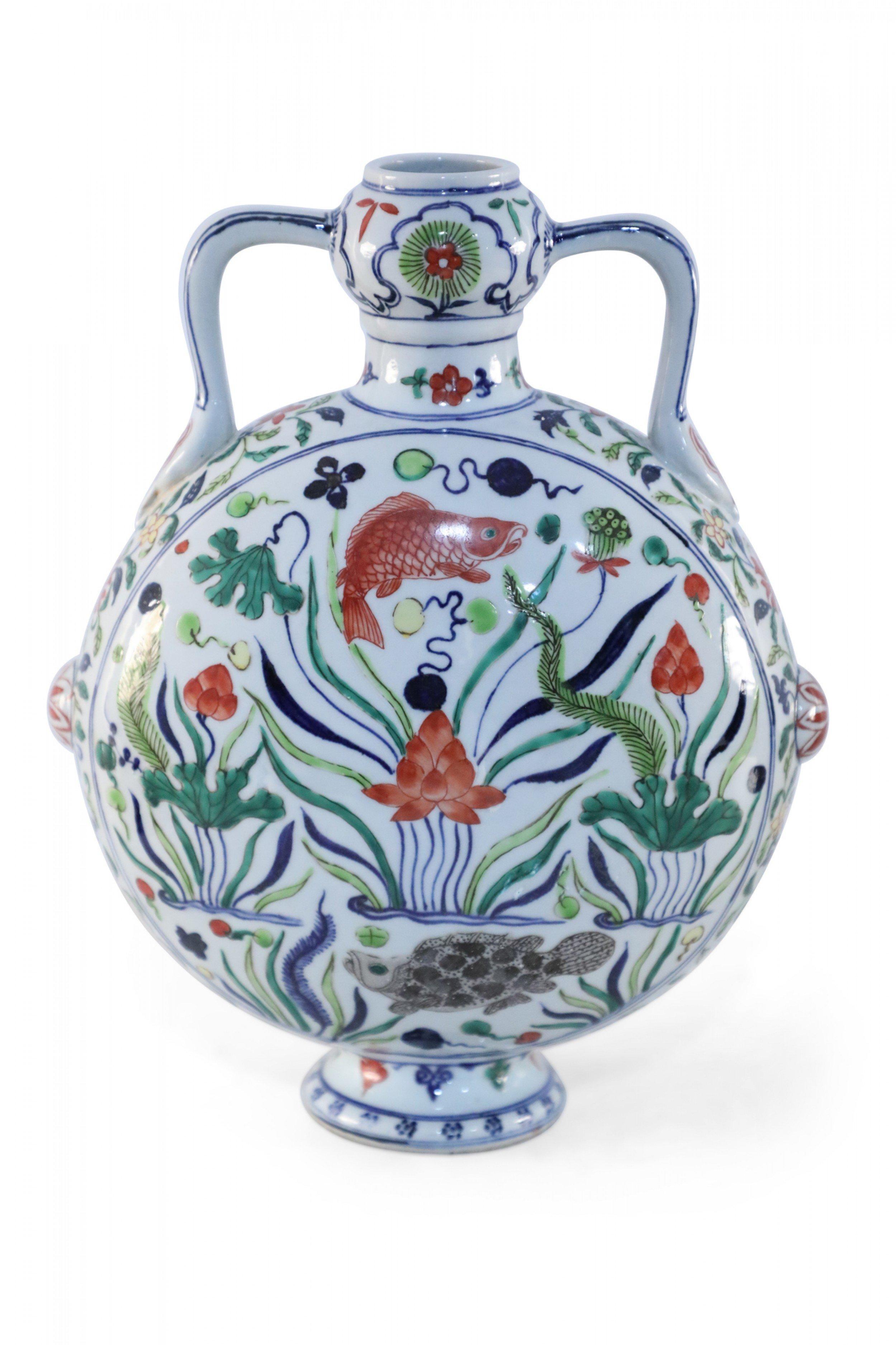 Fatto a mano Vaso Moon Flask in porcellana cinese con pesce Koi e alghe marine in vendita