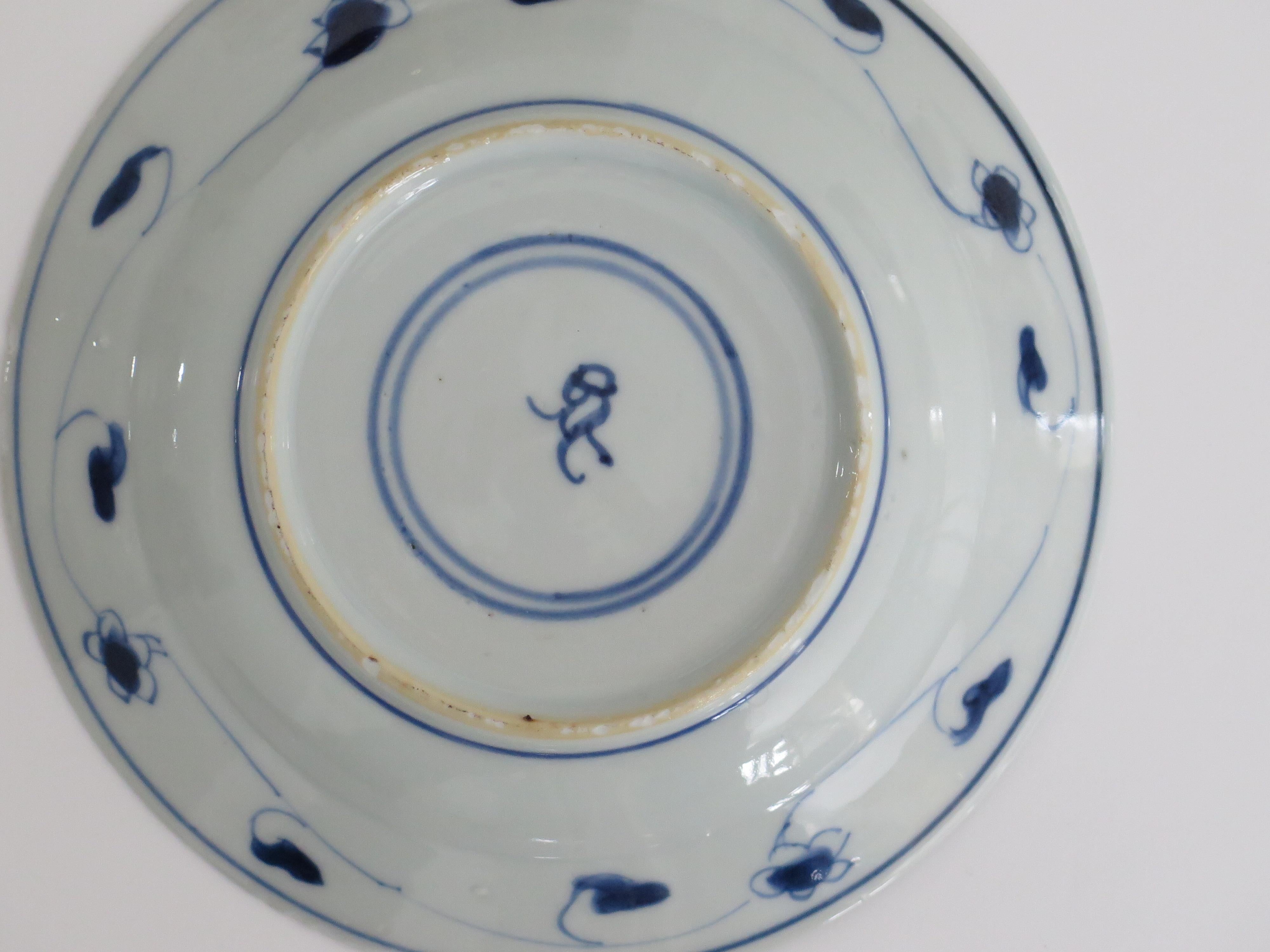 Assiette ou plat d'époque Kraak chinois en porcelaine bleu et blanc, Ming Wanli, vers 1610 Bon état - En vente à Lincoln, Lincolnshire